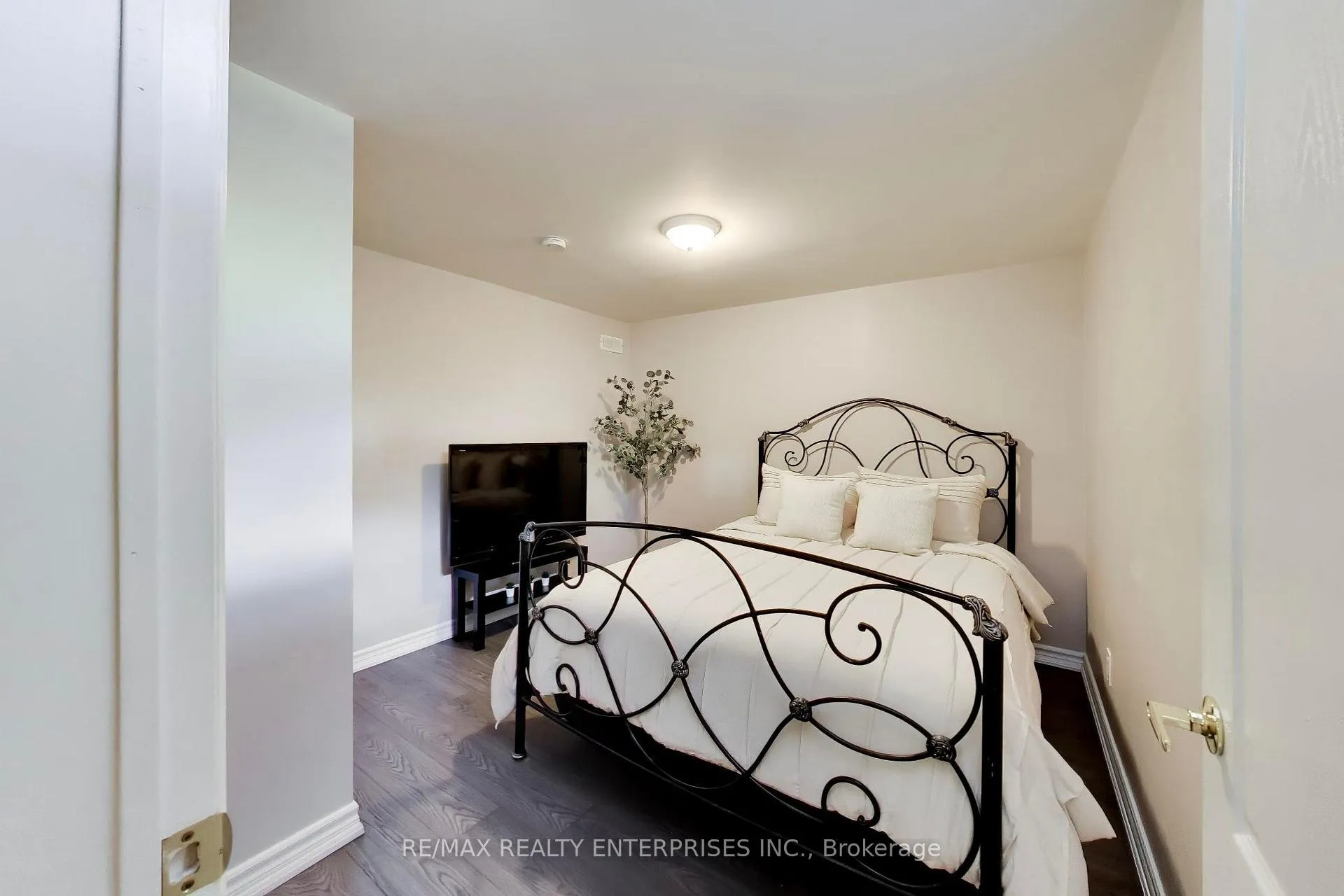 Photo 40 of 1613 Northmount Avenue, Mississauga, Lakeview — HOMEH