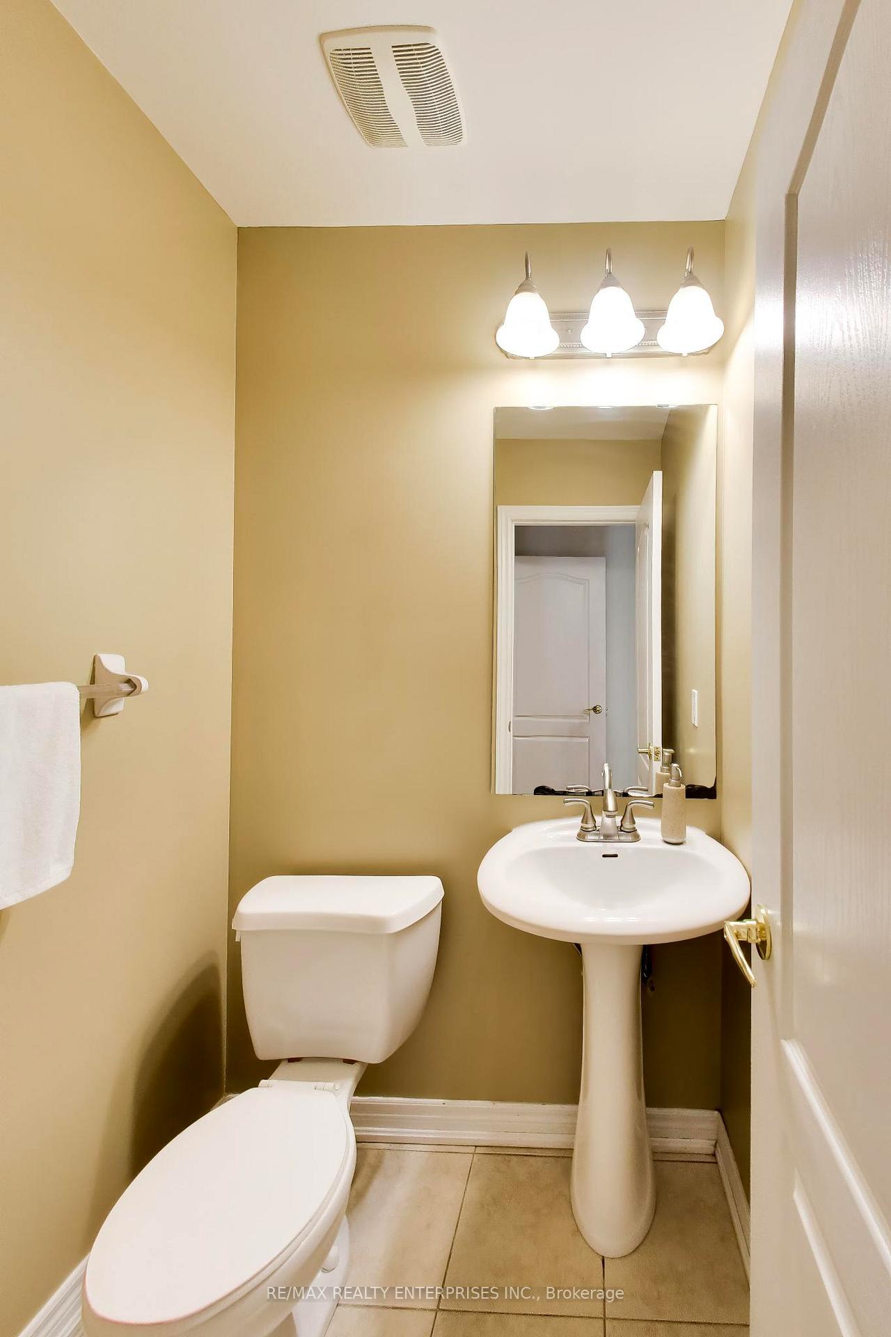 Photo 18 of 1613 Northmount Avenue, Mississauga, Lakeview — HOMEH