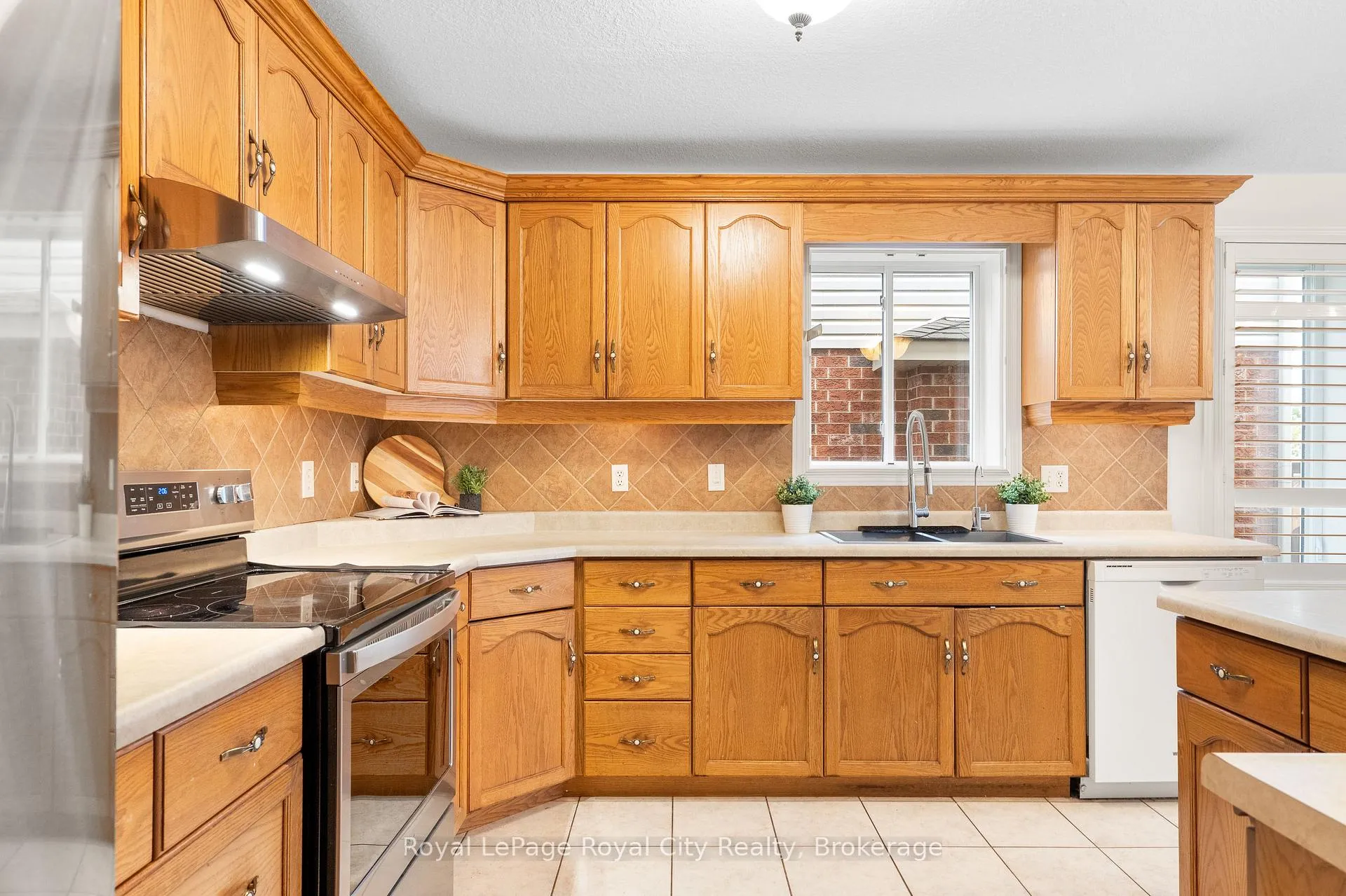Photo 7 of 131 Swift Crescent, Guelph, Grange Road — HOMEH