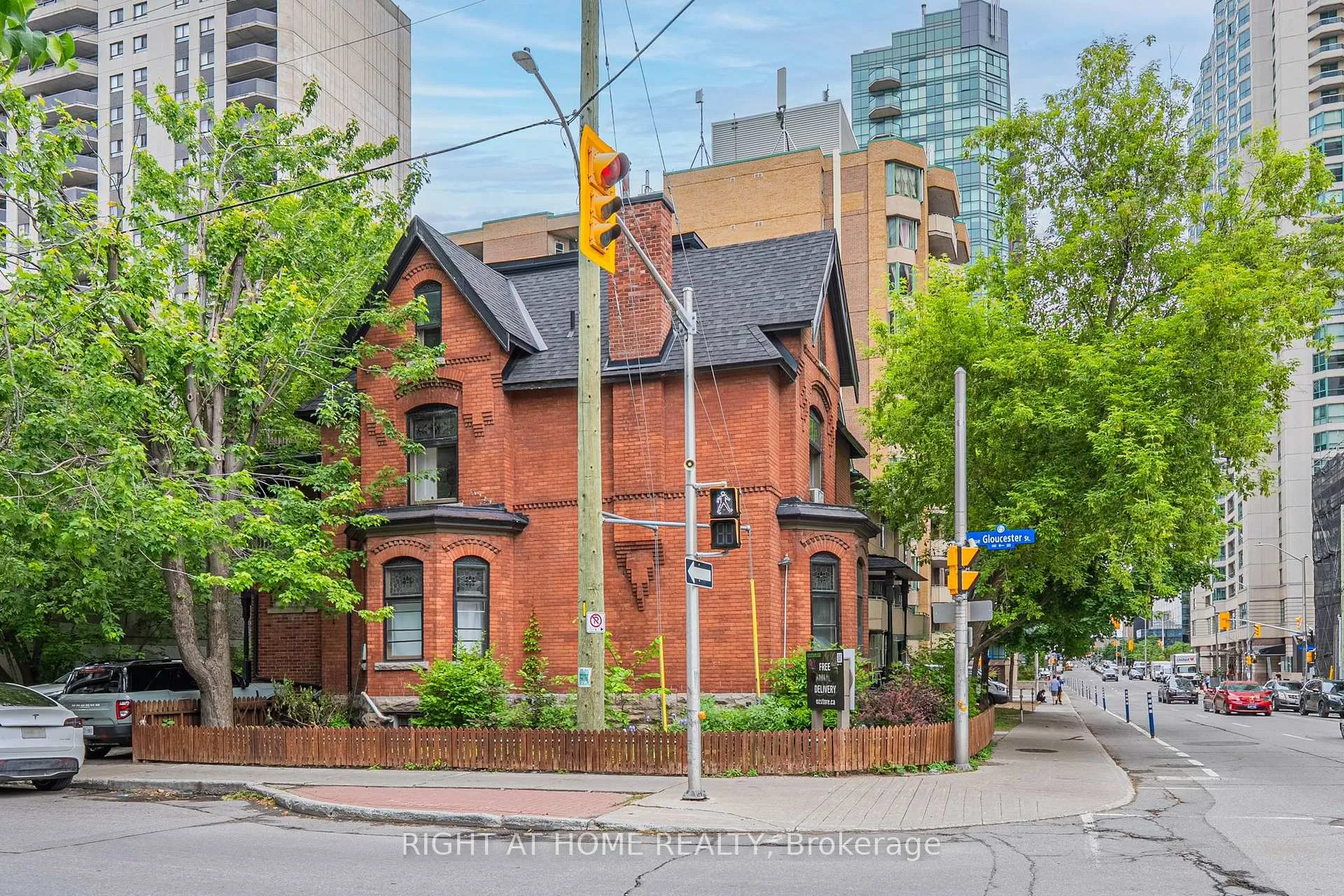 Photo 1 of Unit B, 220 Lyon Street, Ottawa, Ottawa Centre — HOMEH