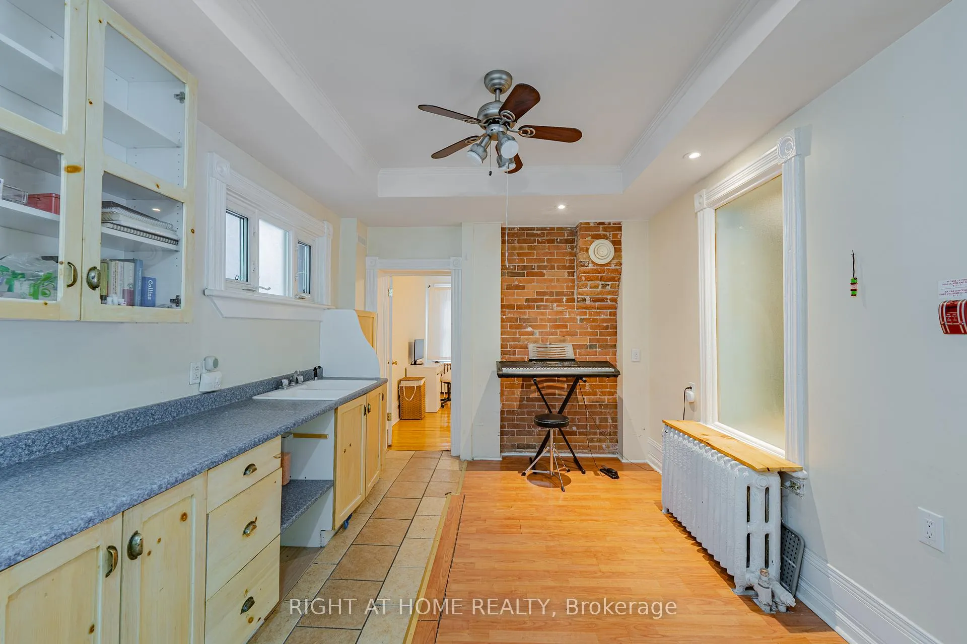 Photo 4 of Unit B, 220 Lyon Street, Ottawa, Ottawa Centre — HOMEH