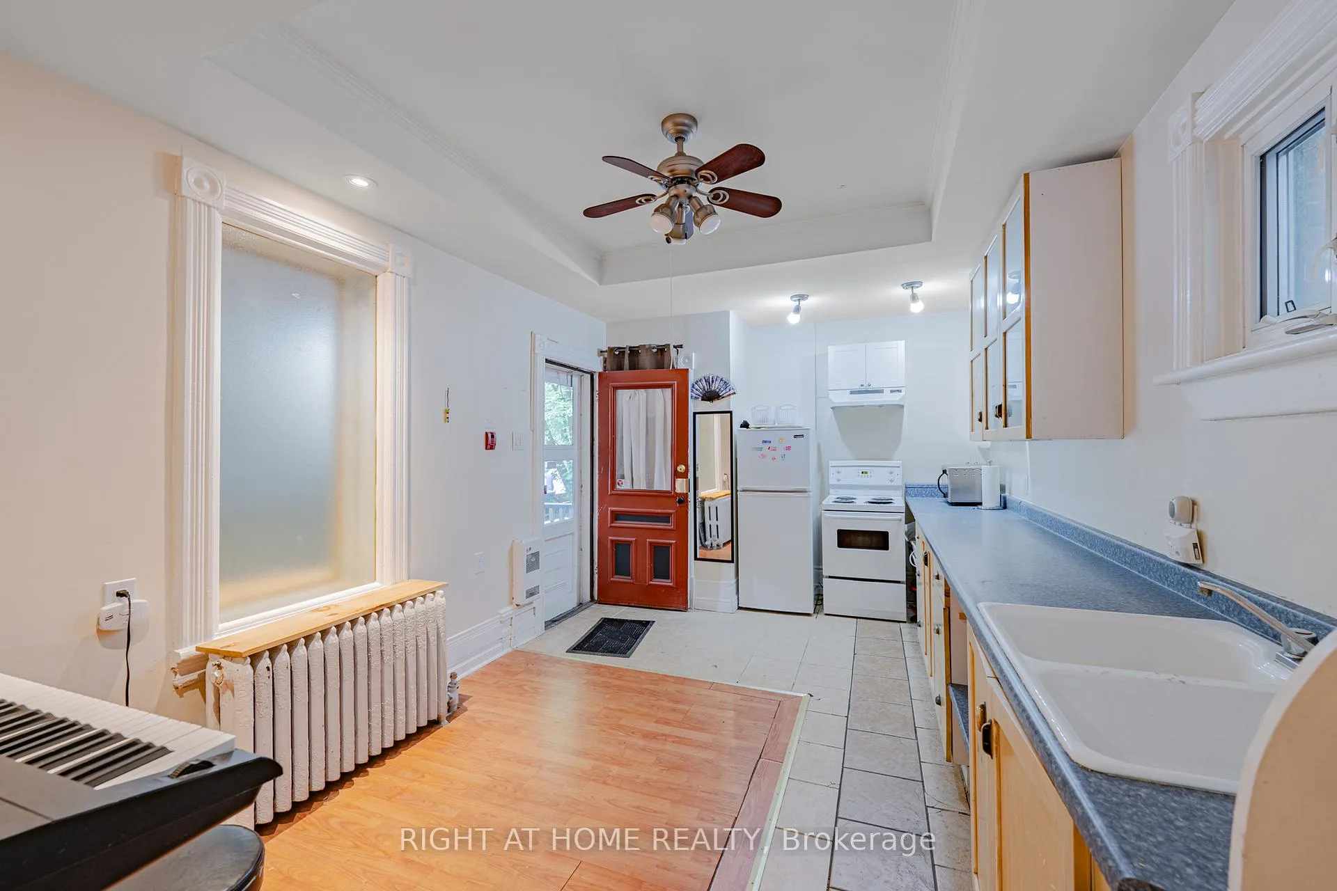 Photo 5 of Unit B, 220 Lyon Street, Ottawa, Ottawa Centre — HOMEH