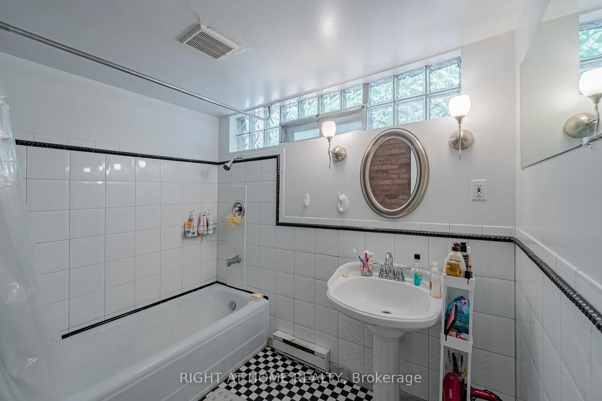Photo 10 of Unit B, 220 Lyon Street, Ottawa, Ottawa Centre — HOMEH