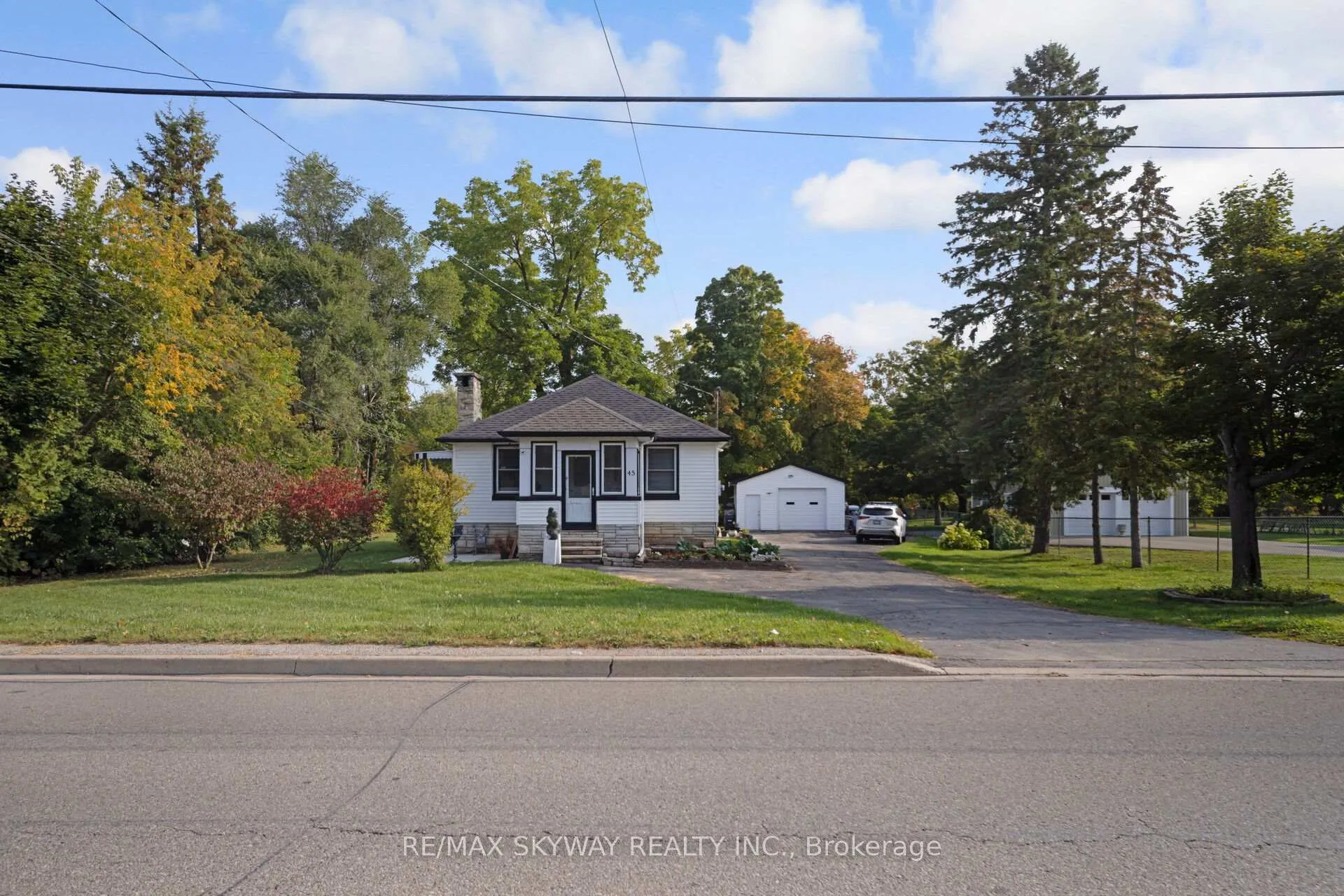 Photo 5 of 45 Confederation Street, Halton Hills, Glen Williams — HOMEH