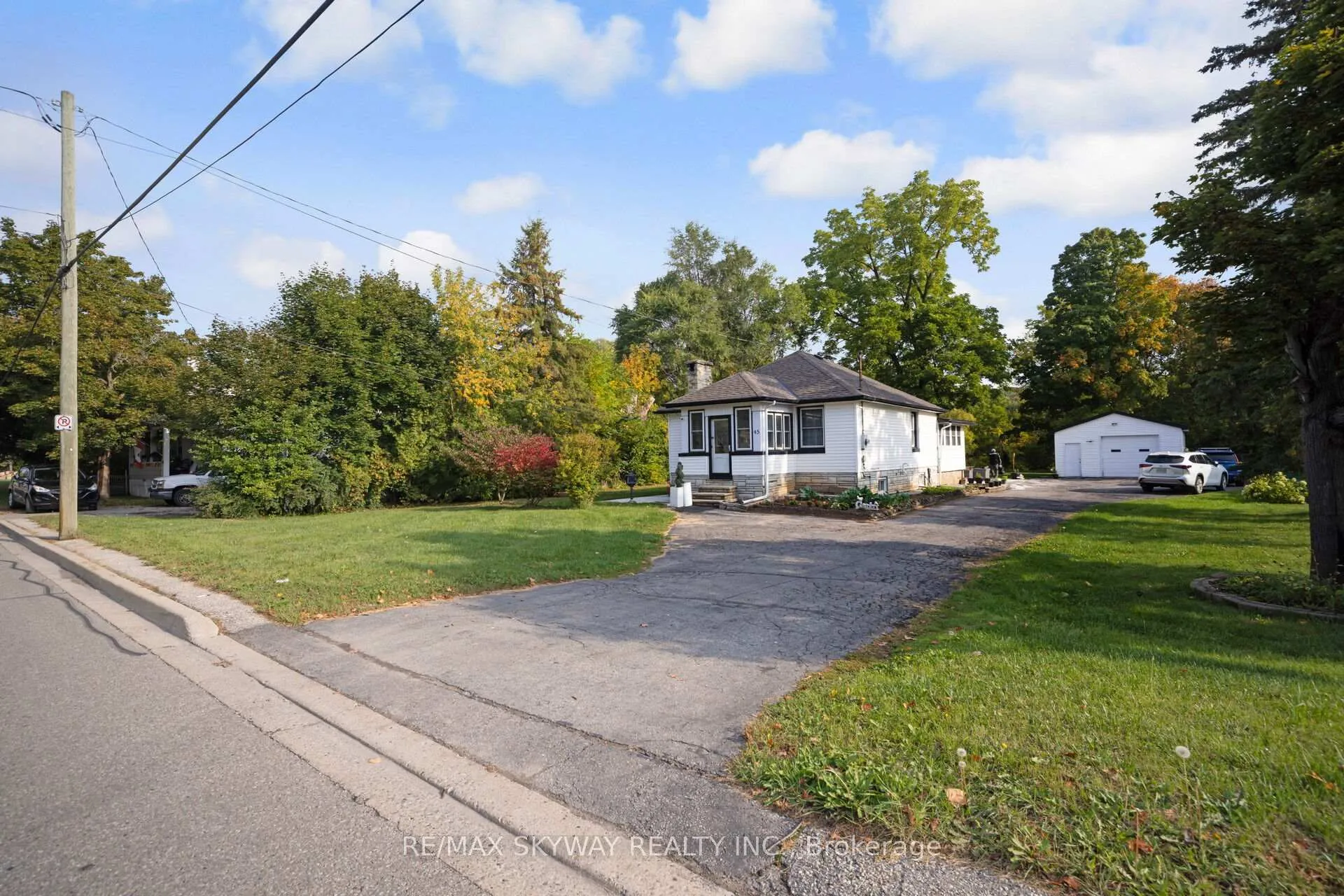 Photo 6 of 45 Confederation Street, Halton Hills, Glen Williams — HOMEH