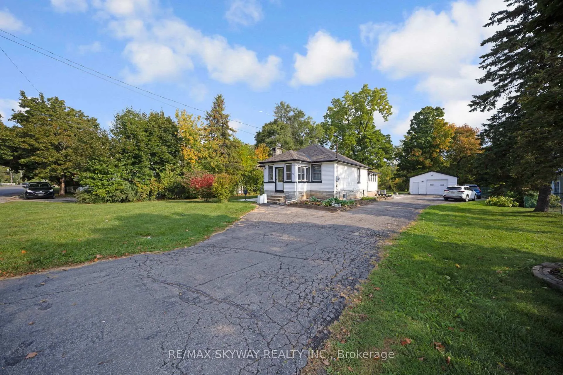 Photo 8 of 45 Confederation Street, Halton Hills, Glen Williams — HOMEH