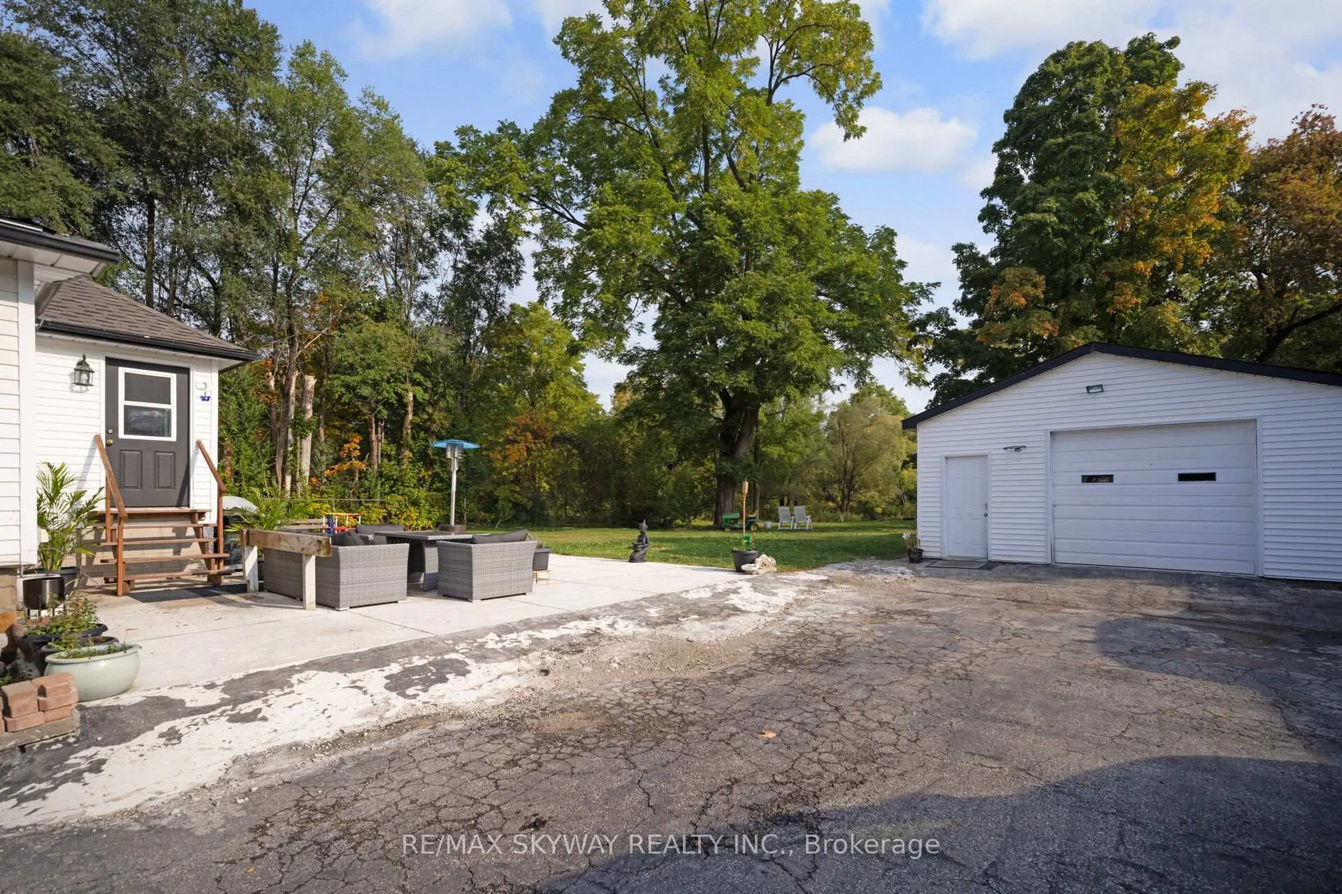 Photo 10 of 45 Confederation Street, Halton Hills, Glen Williams — HOMEH