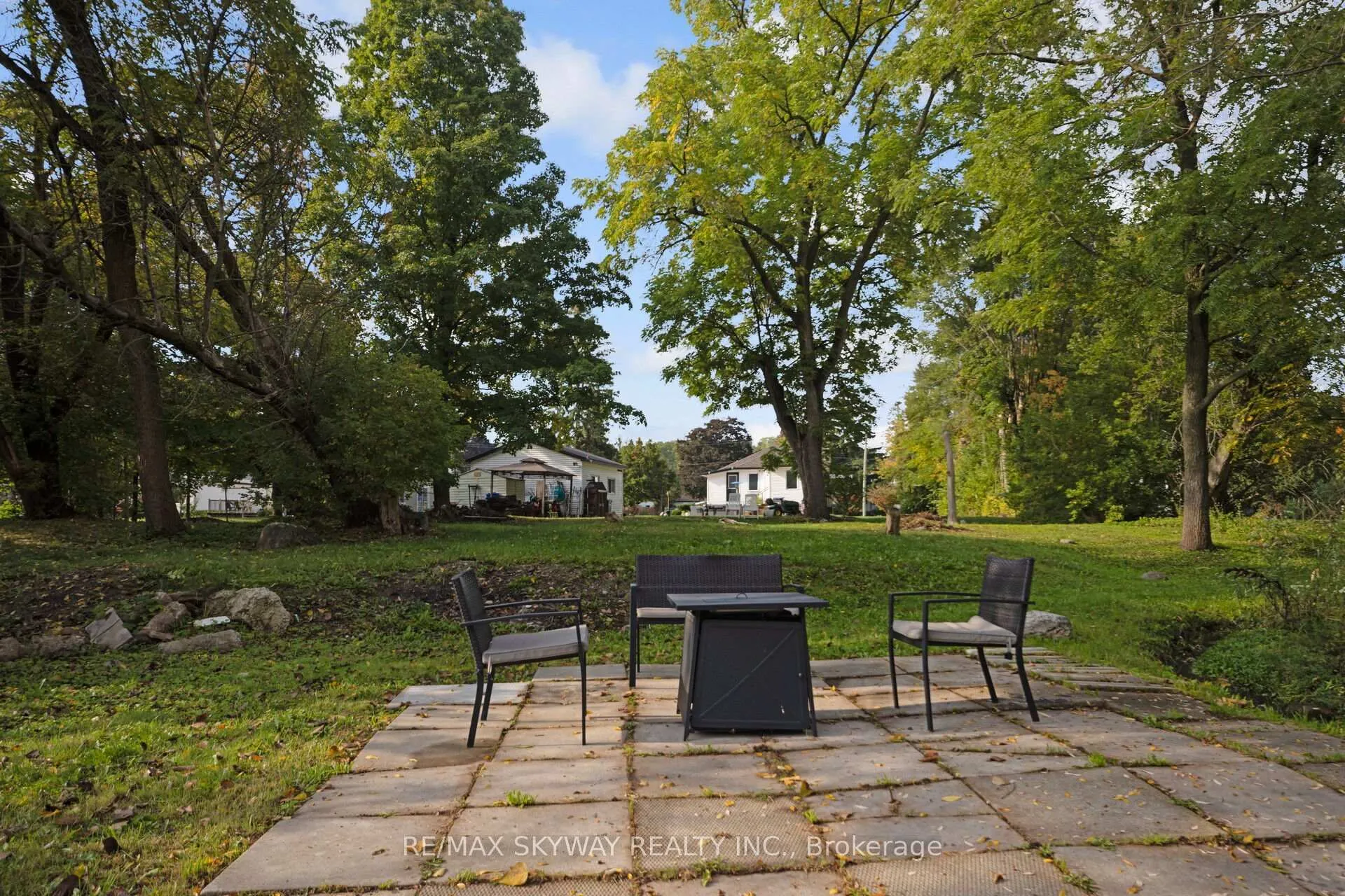Photo 19 of 45 Confederation Street, Halton Hills, Glen Williams — HOMEH