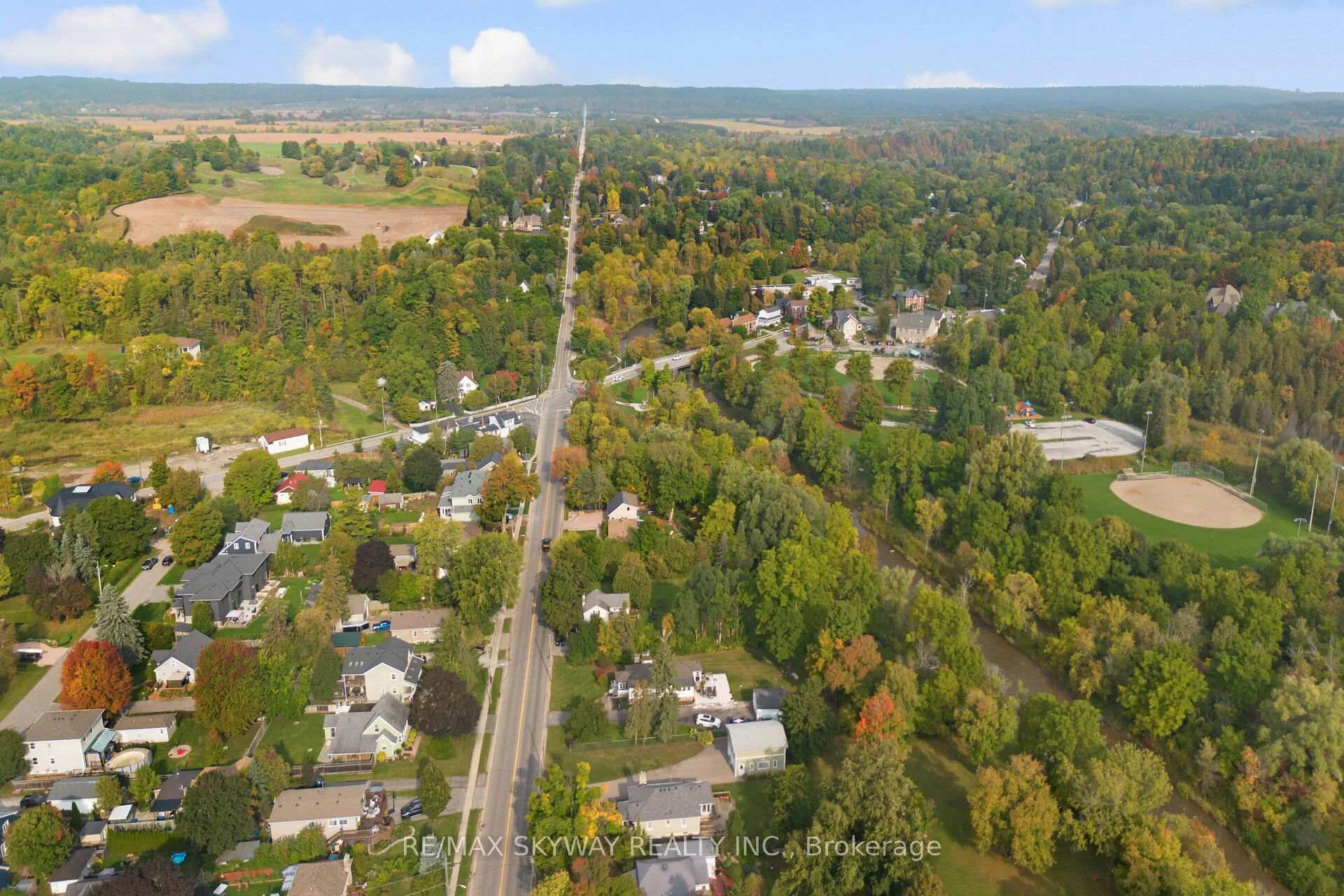 Photo 20 of 45 Confederation Street, Halton Hills, Glen Williams — HOMEH