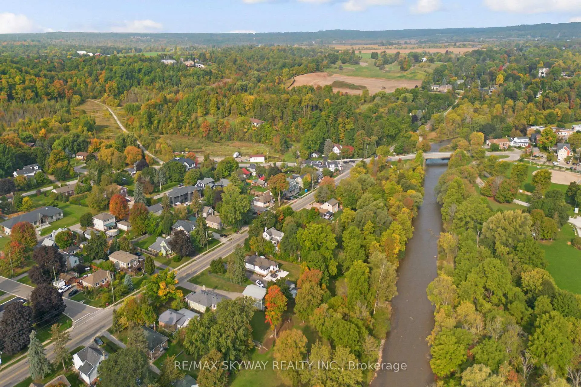 Photo 21 of 45 Confederation Street, Halton Hills, Glen Williams — HOMEH