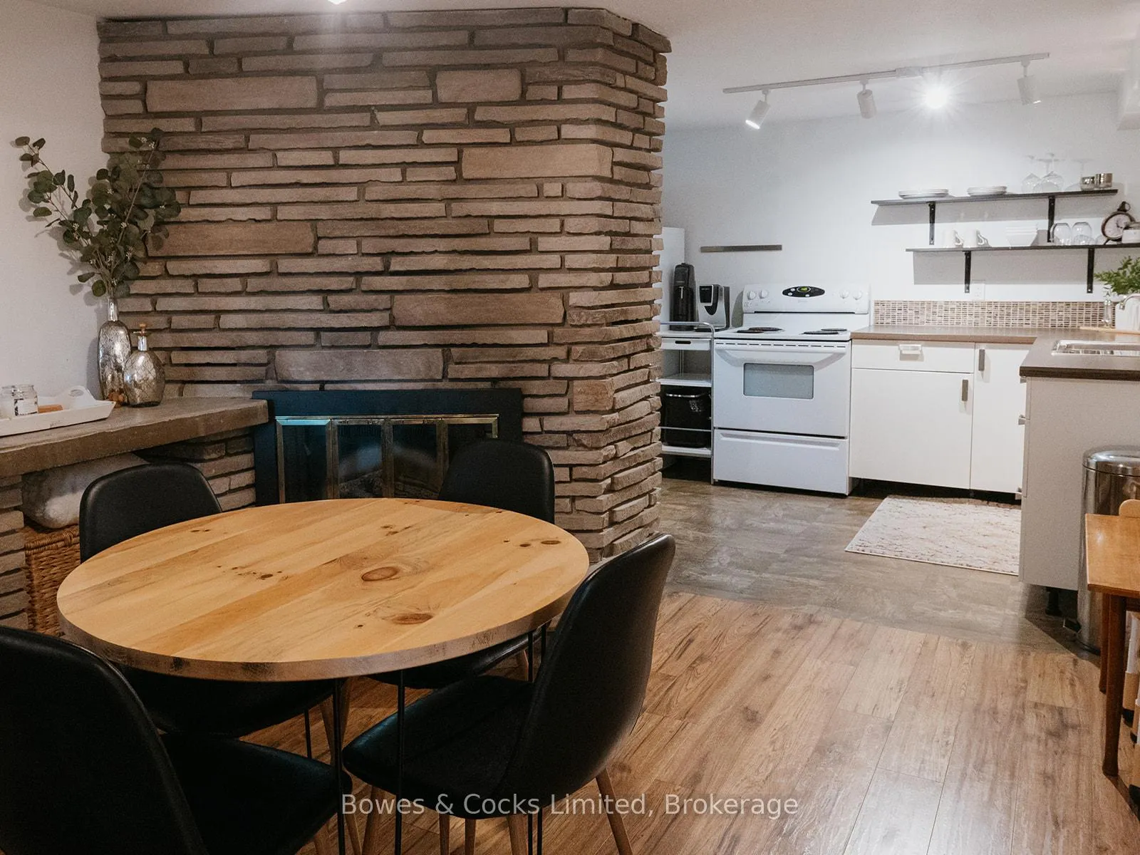 Photo 9 of 951 Ellesmere Avenue, Peterborough, Northcrest Ward 5 — HOMEH