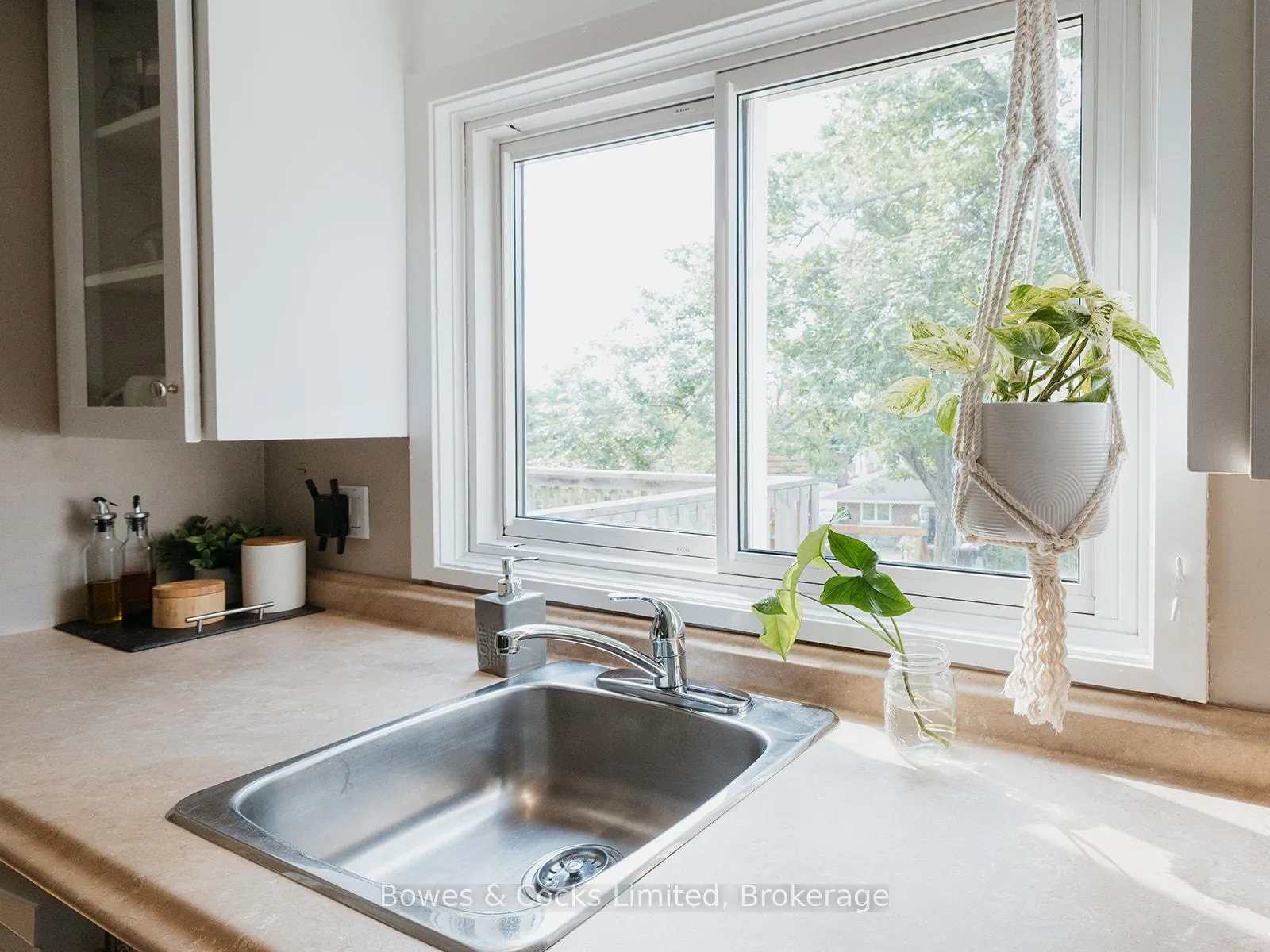 Photo 18 of 951 Ellesmere Avenue, Peterborough, Northcrest Ward 5 — HOMEH