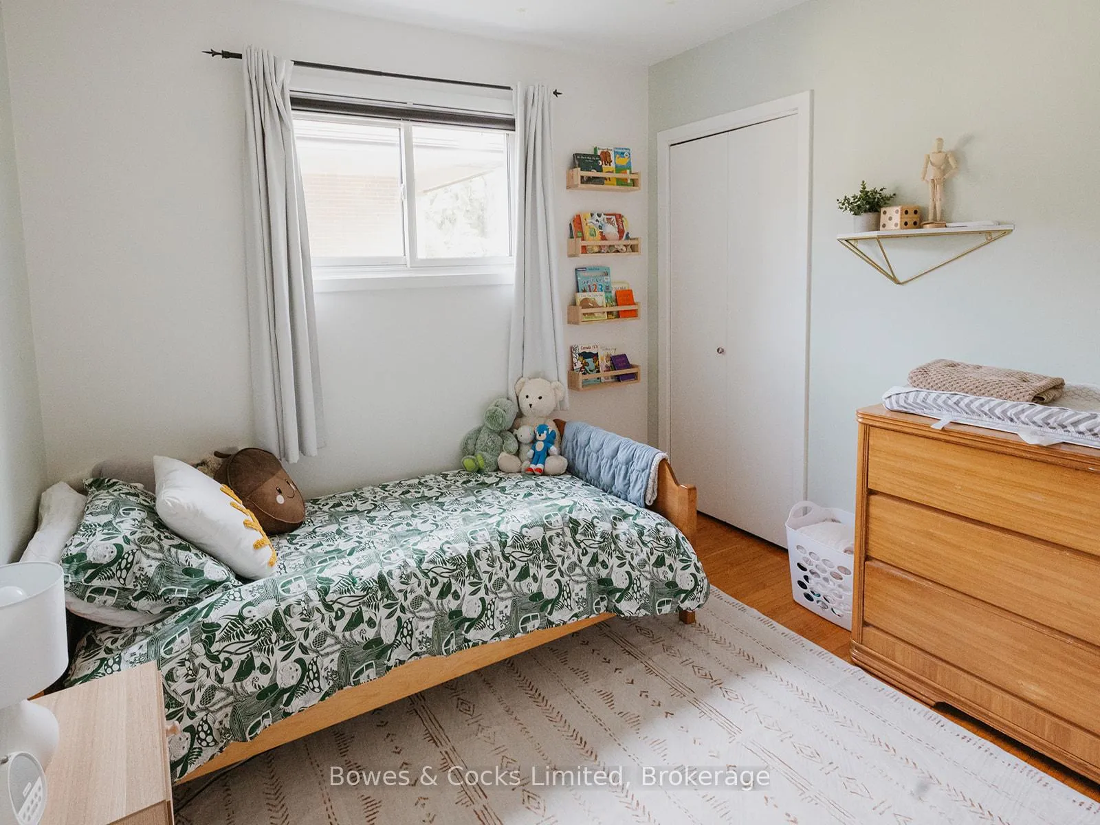 Photo 26 of 951 Ellesmere Avenue, Peterborough, Northcrest Ward 5 — HOMEH