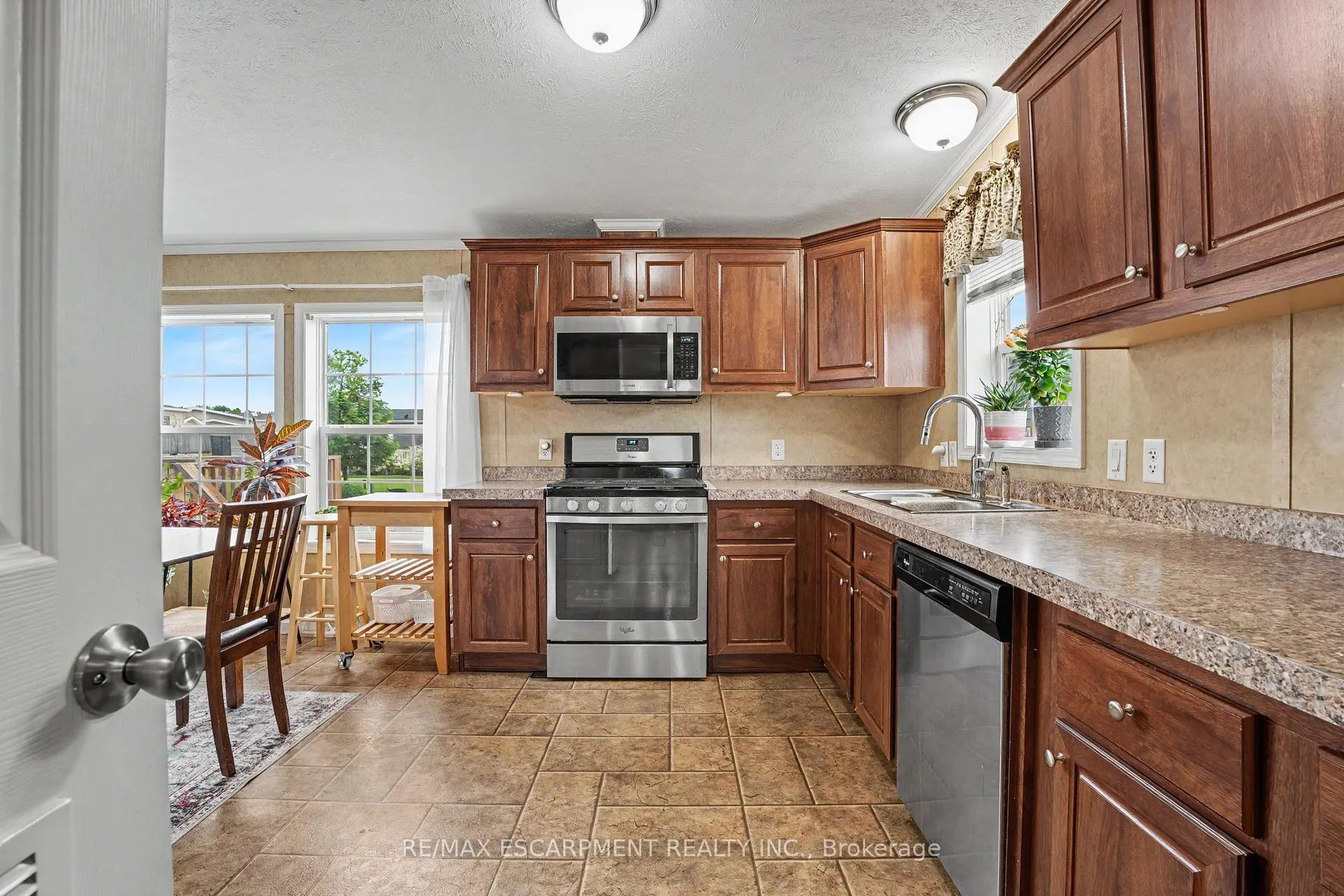 Photo 14 of 4 Hickory Hollow, Haldimand, Nanticoke — HOMEH