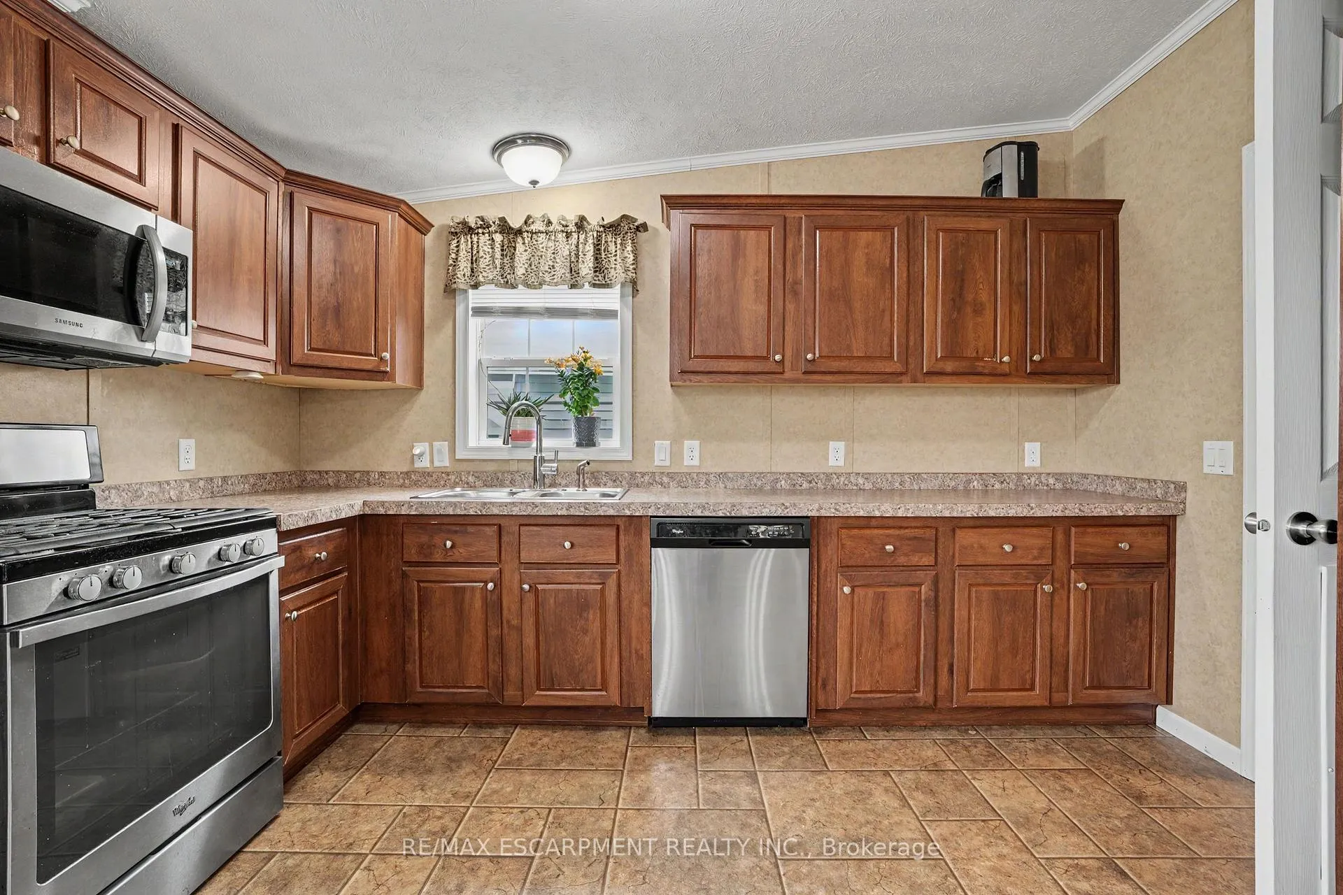 Photo 15 of 4 Hickory Hollow, Haldimand, Nanticoke — HOMEH