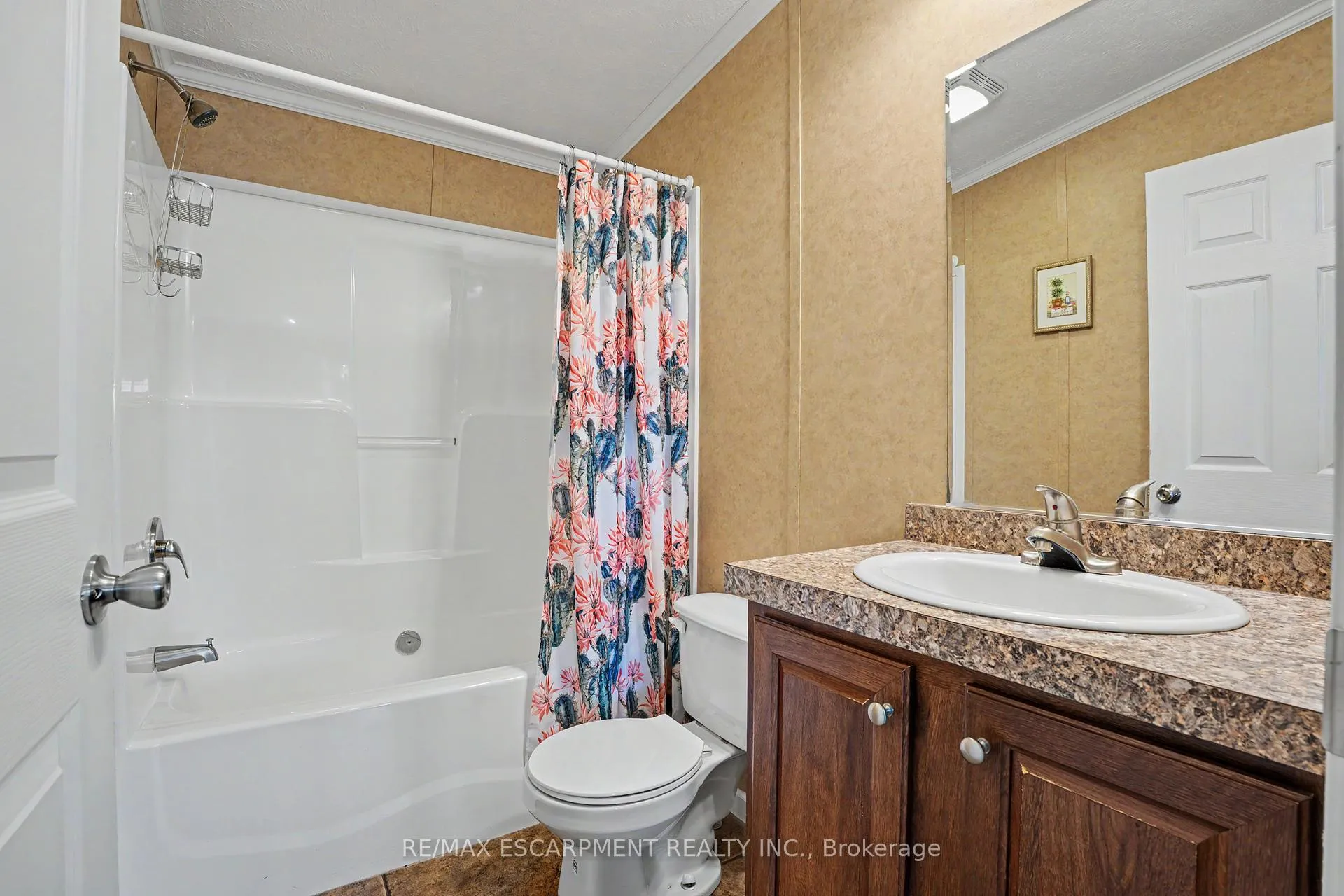 Photo 23 of 4 Hickory Hollow, Haldimand, Nanticoke — HOMEH