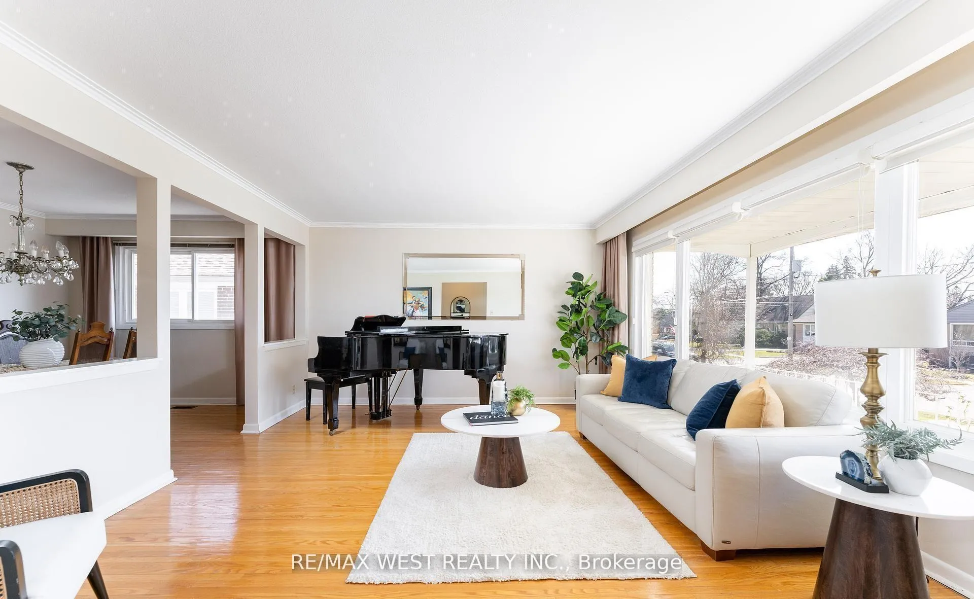 Photo 5 of 29 Braywin Drive, Etobicoke, Kingsview Village-The Westway — HOMEH