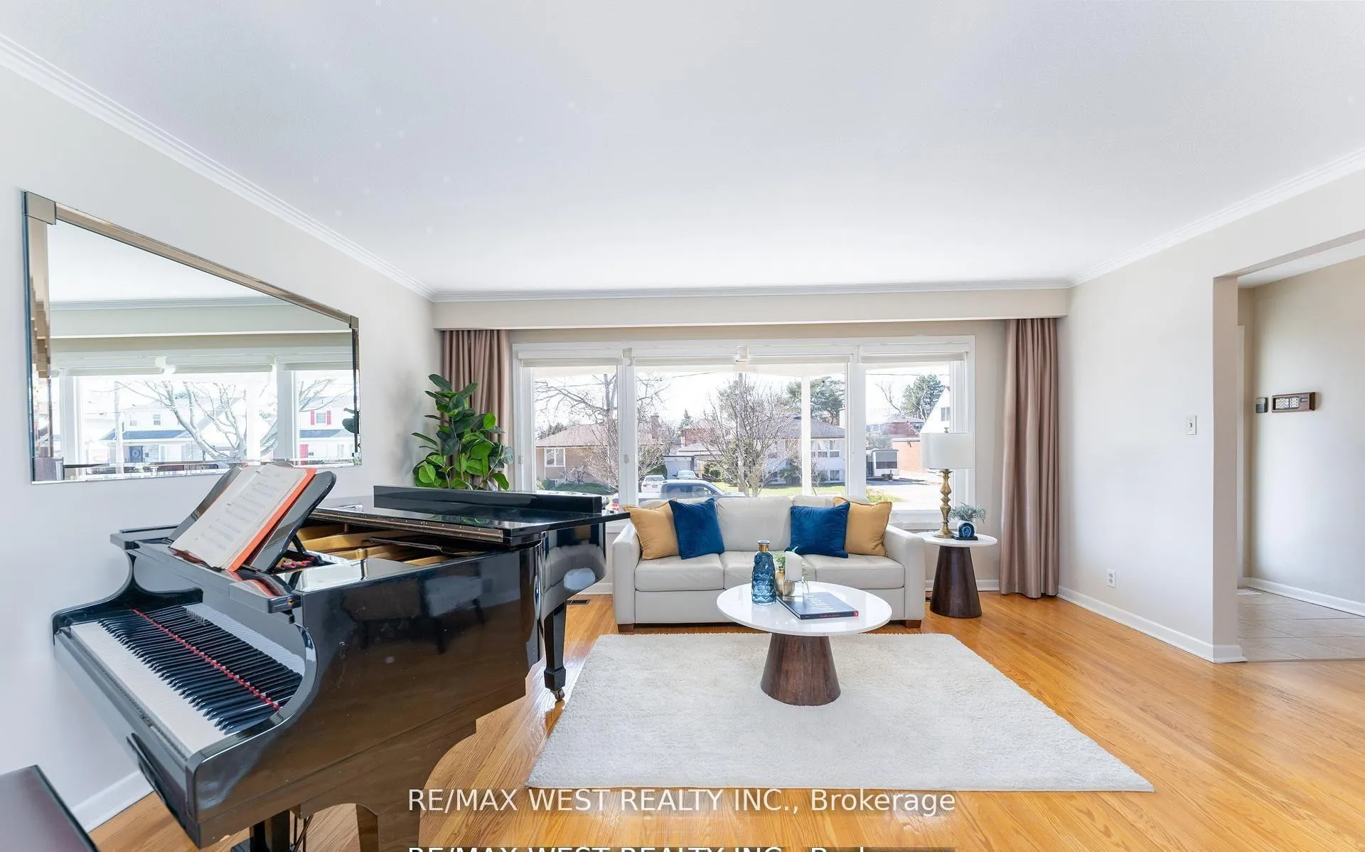 Photo 6 of 29 Braywin Drive, Etobicoke, Kingsview Village-The Westway — HOMEH
