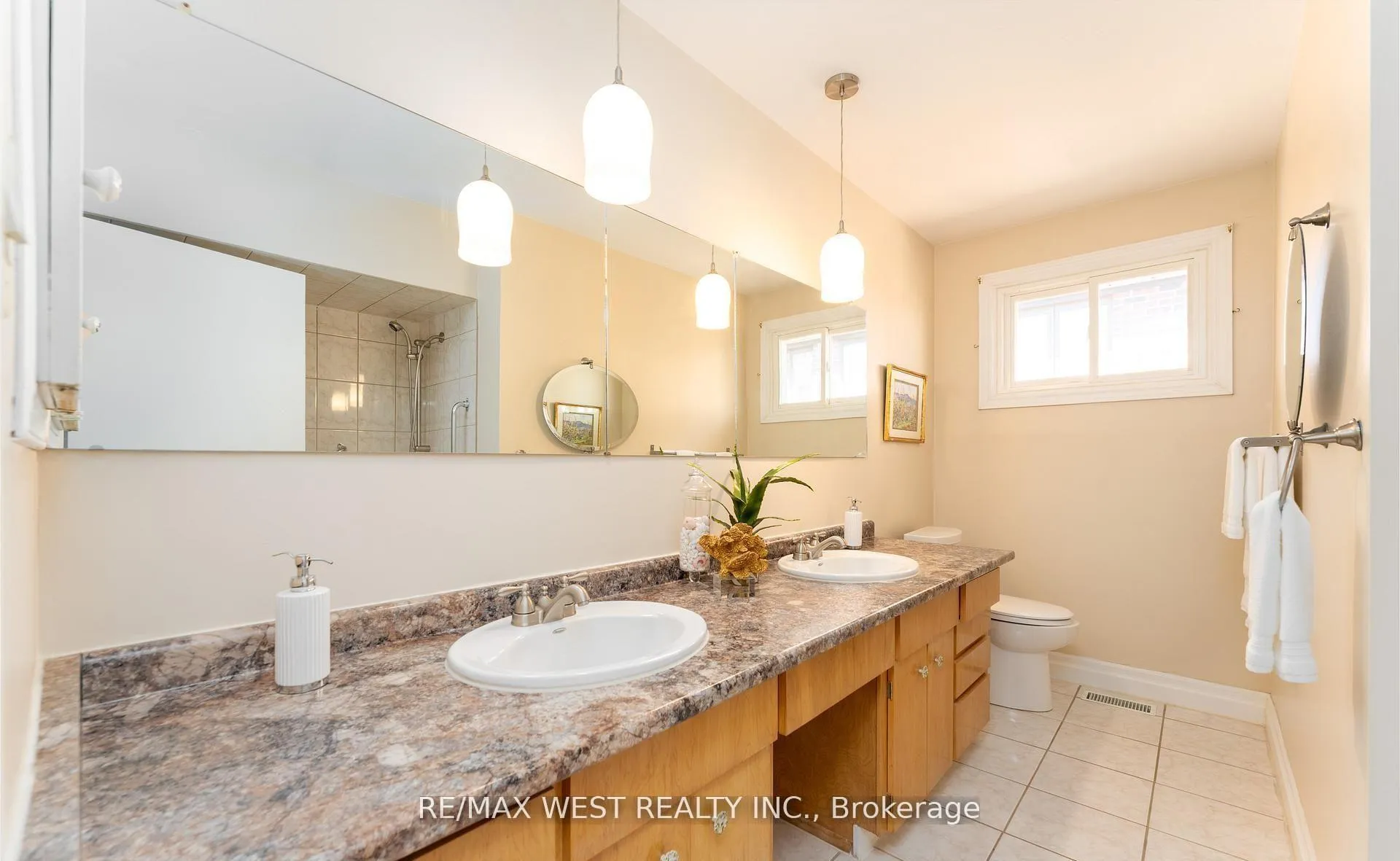 Photo 10 of 29 Braywin Drive, Etobicoke, Kingsview Village-The Westway — HOMEH