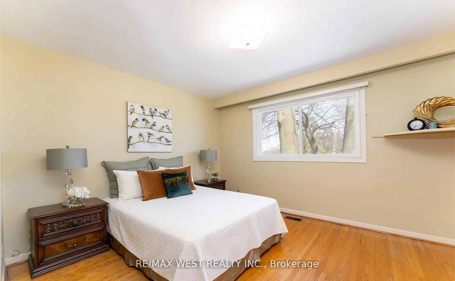 Photo 13 of 29 Braywin Drive, Etobicoke, Kingsview Village-The Westway — HOMEH