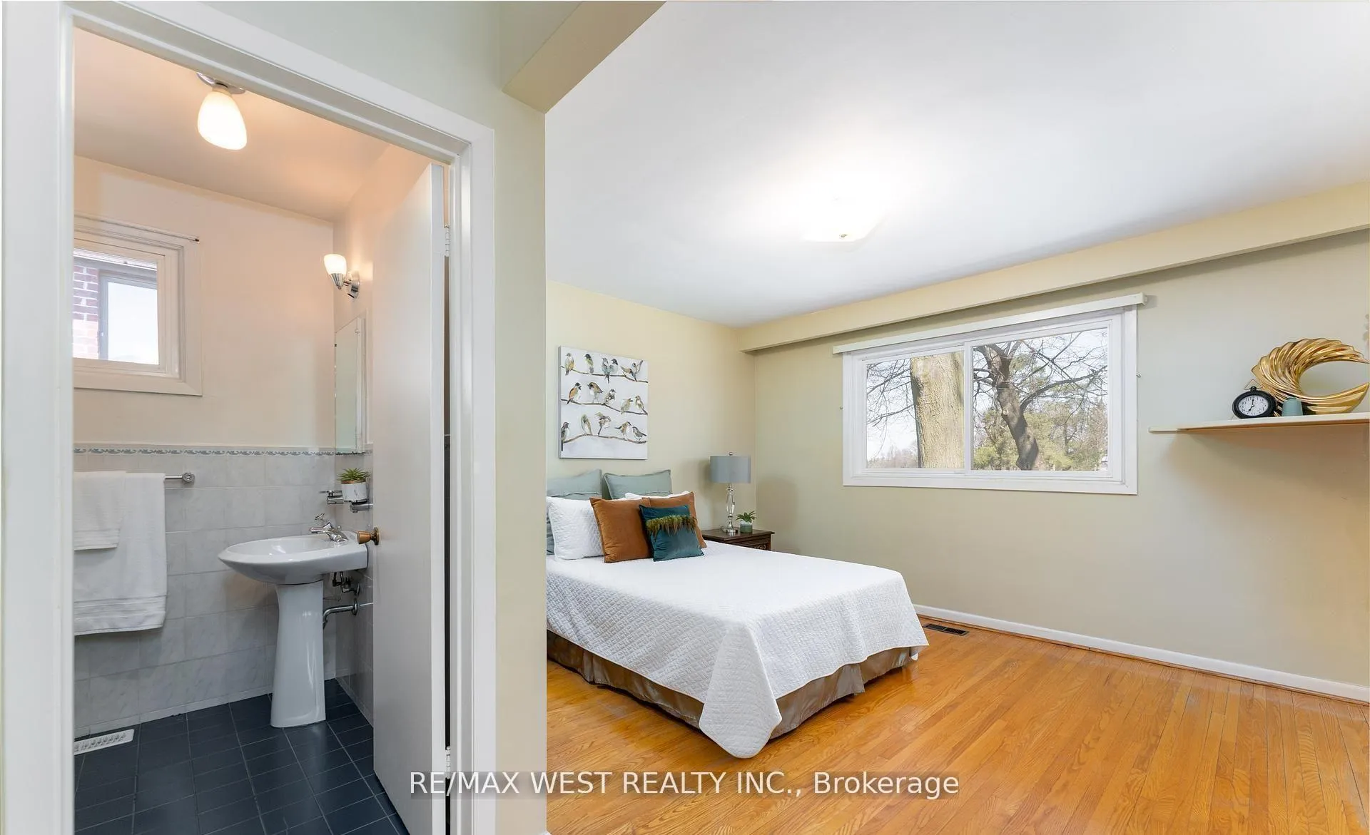 Photo 14 of 29 Braywin Drive, Etobicoke, Kingsview Village-The Westway — HOMEH