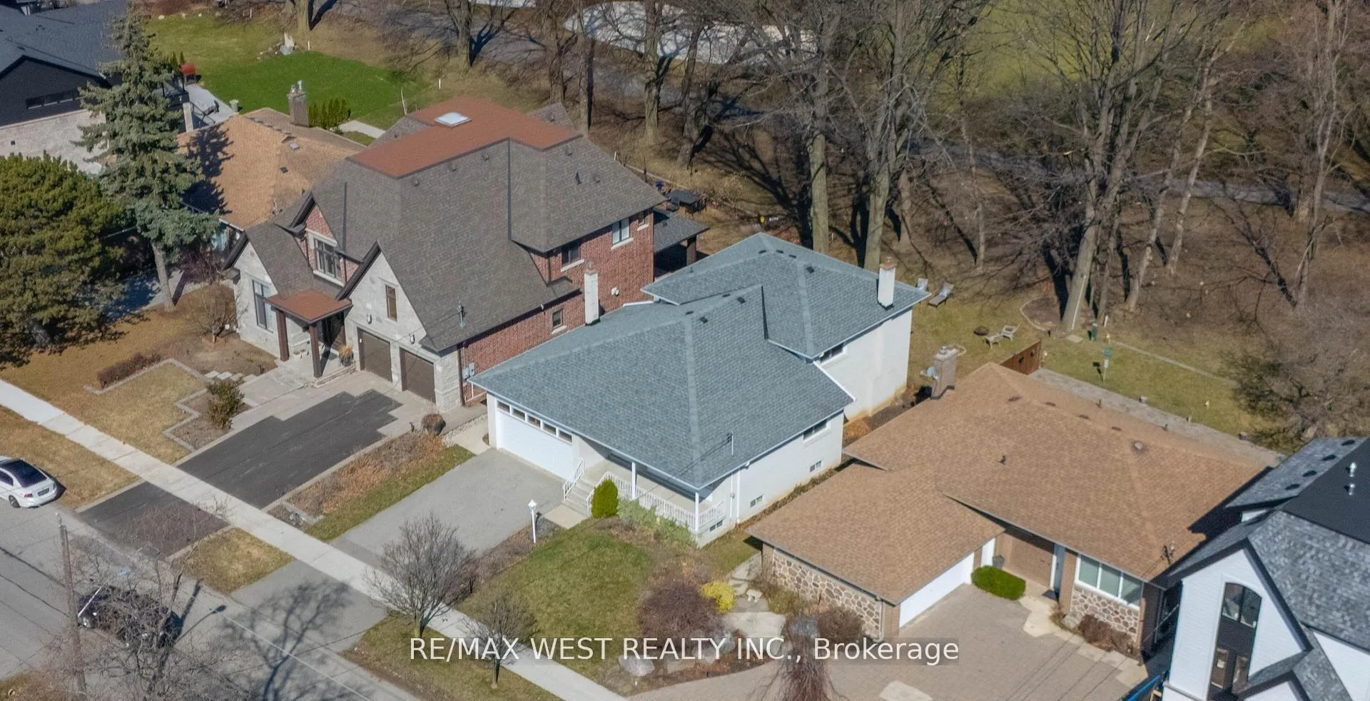 Photo 25 of 29 Braywin Drive, Etobicoke, Kingsview Village-The Westway — HOMEH