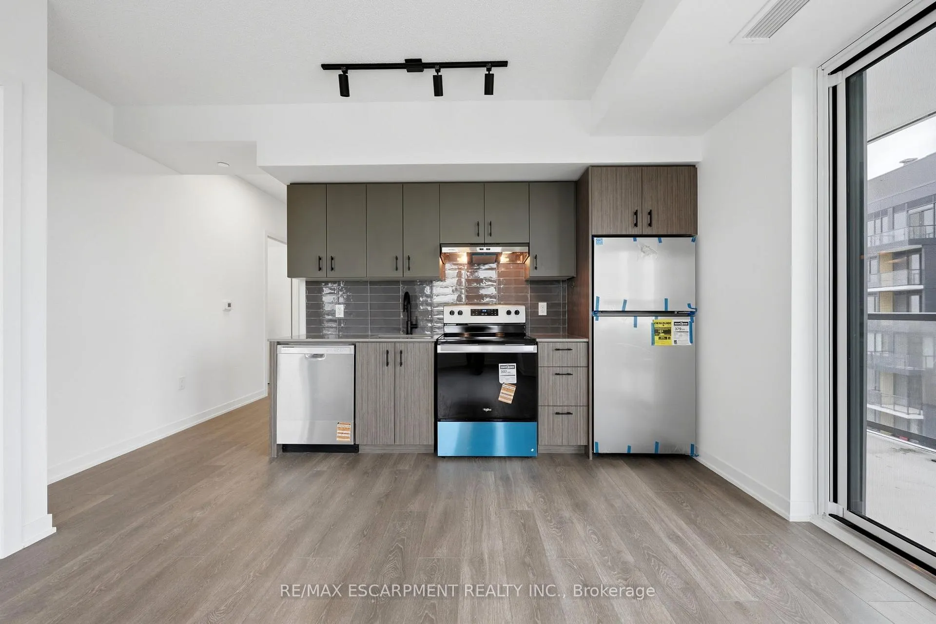 Photo 8 of Unit C1403, 4878 Powers Common, Burlington, Alton — HOMEH