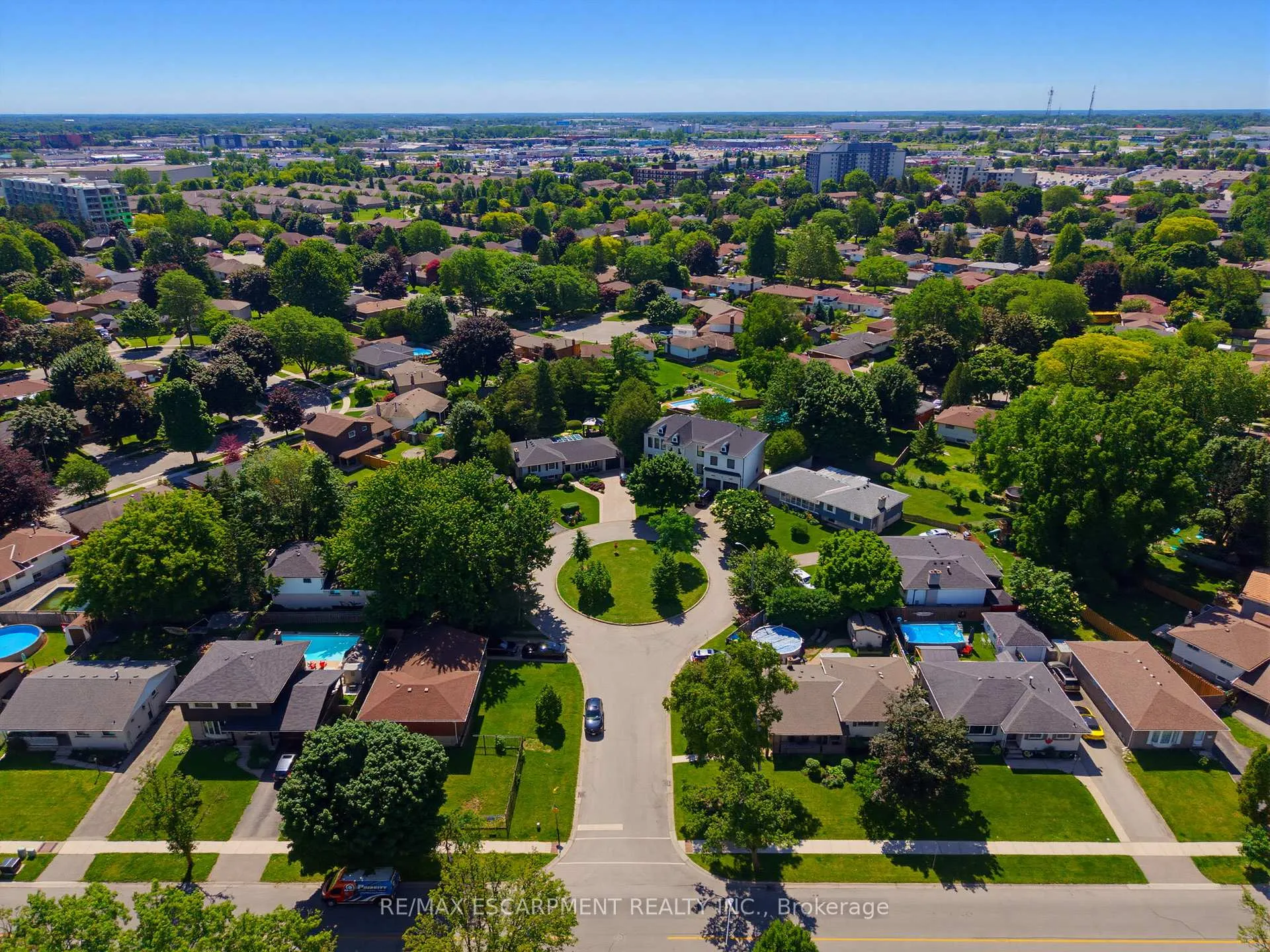 Photo 2 of 6 Treelawn Terrace, Brantford — HOMEH