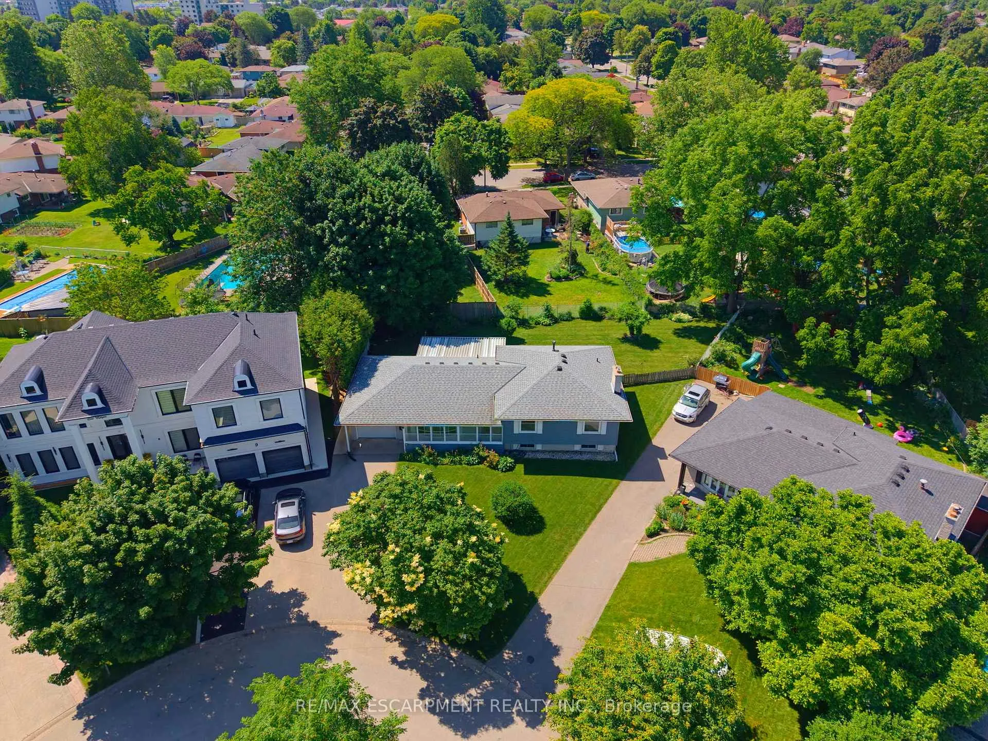 Photo 3 of 6 Treelawn Terrace, Brantford — HOMEH