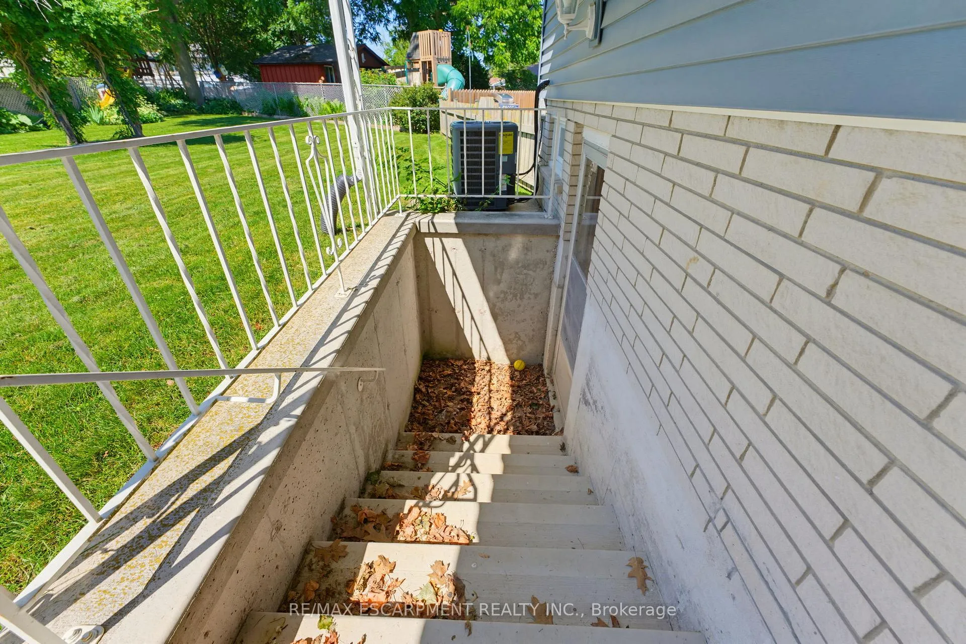 Photo 33 of 6 Treelawn Terrace, Brantford — HOMEH