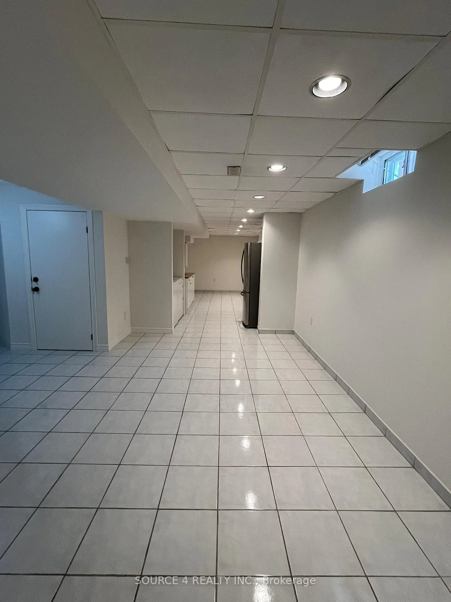 Photo 2 of Unit Basement, 138 Venetian Crescent, Vaughan, East Woodbridge — HOMEH