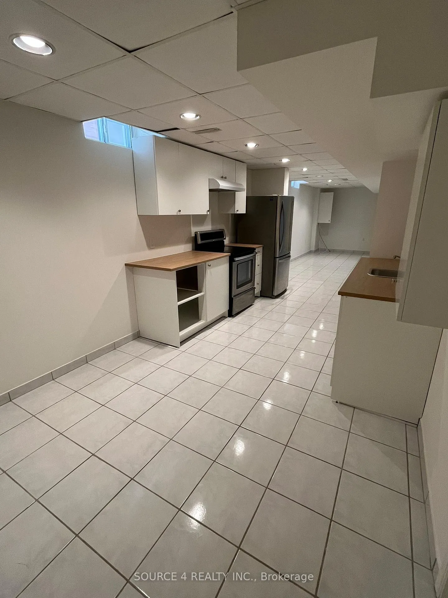Photo 3 of Unit Basement, 138 Venetian Crescent, Vaughan, East Woodbridge — HOMEH