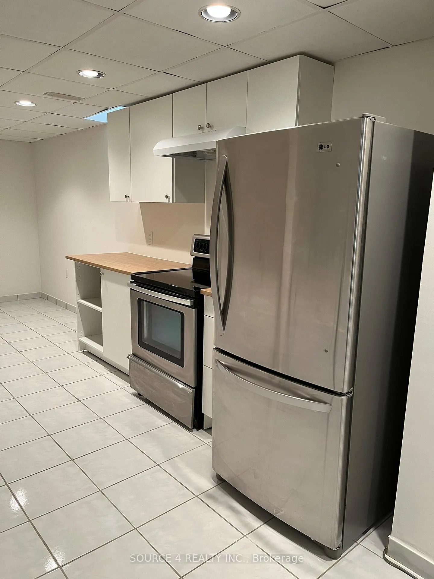 Photo 4 of Unit Basement, 138 Venetian Crescent, Vaughan, East Woodbridge — HOMEH