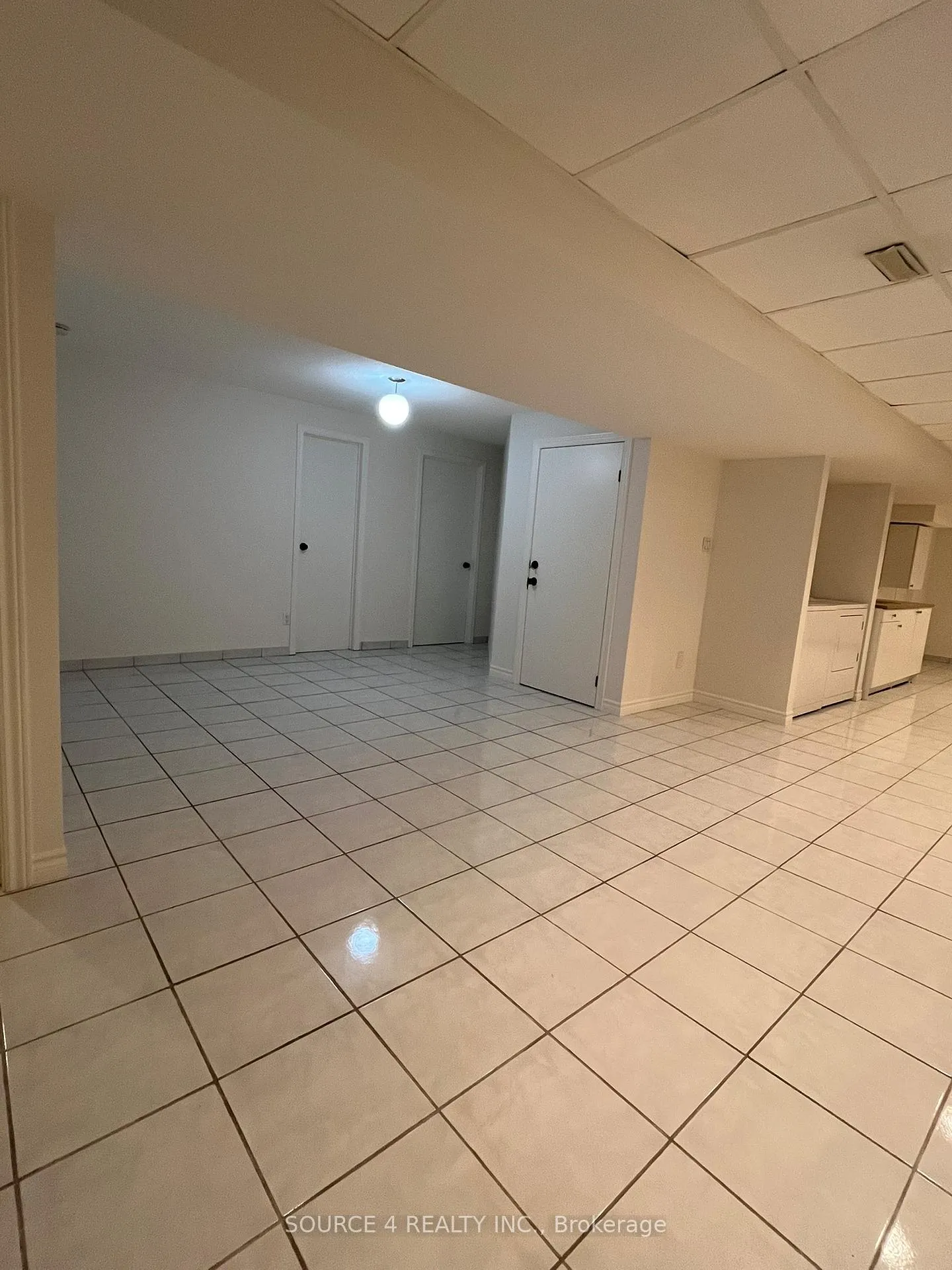 Photo 5 of Unit Basement, 138 Venetian Crescent, Vaughan, East Woodbridge — HOMEH