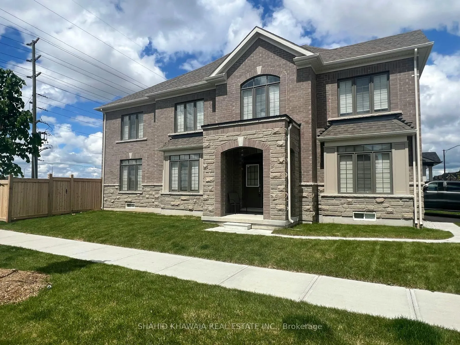 Front of 322 Valleyway Drive