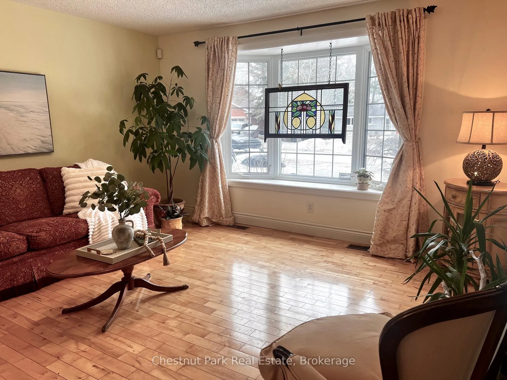 Photo 3 of 135 Christopher Avenue, Wasaga Beach — HOMEH