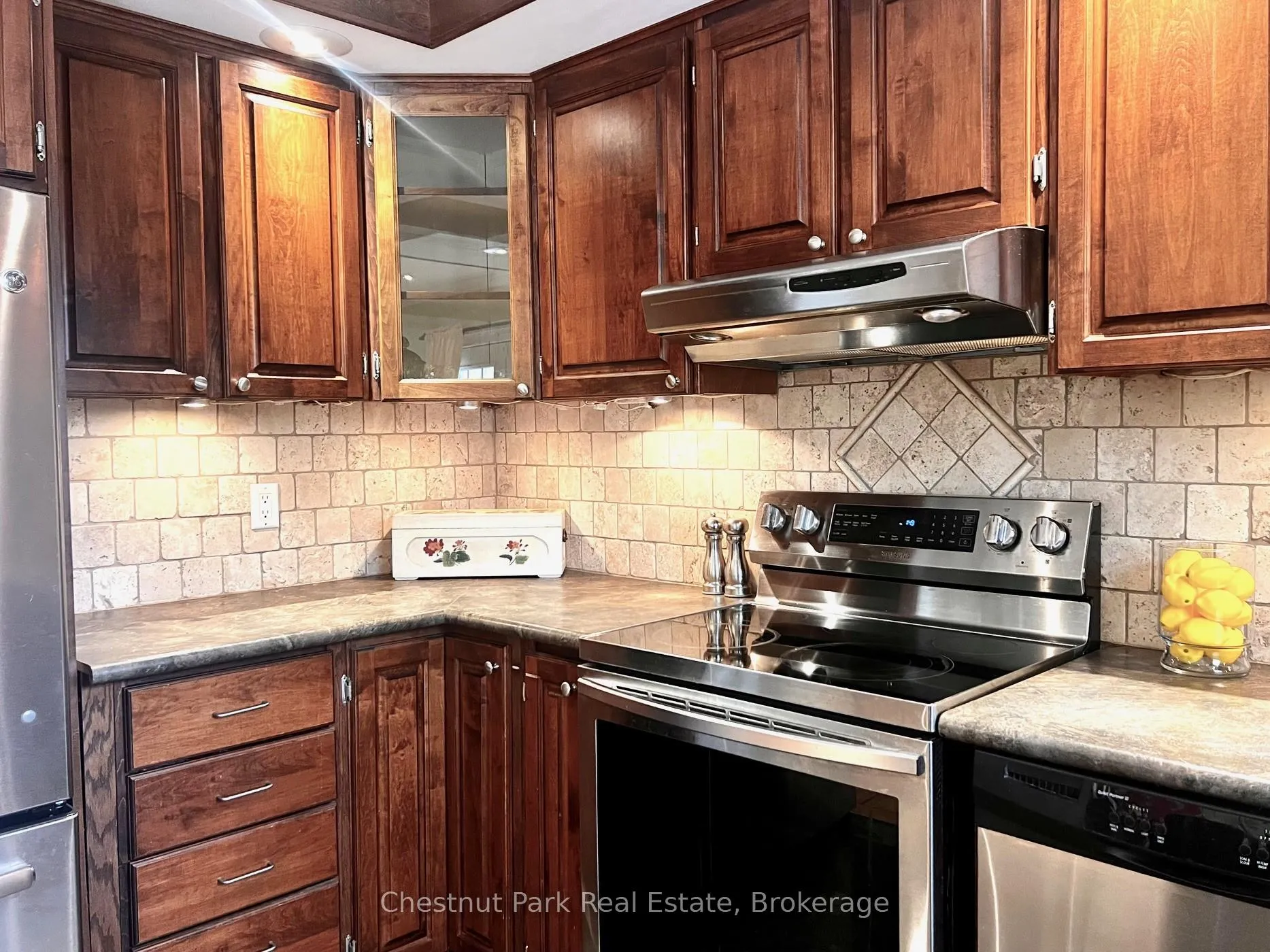 Photo 5 of 135 Christopher Avenue, Wasaga Beach — HOMEH