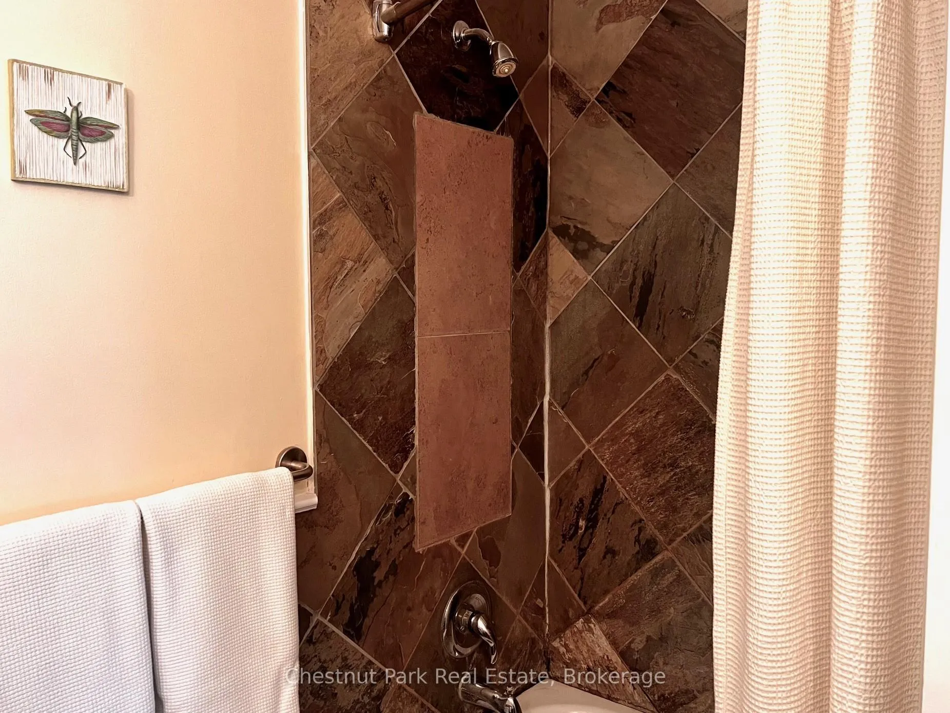 Photo 12 of 135 Christopher Avenue, Wasaga Beach — HOMEH