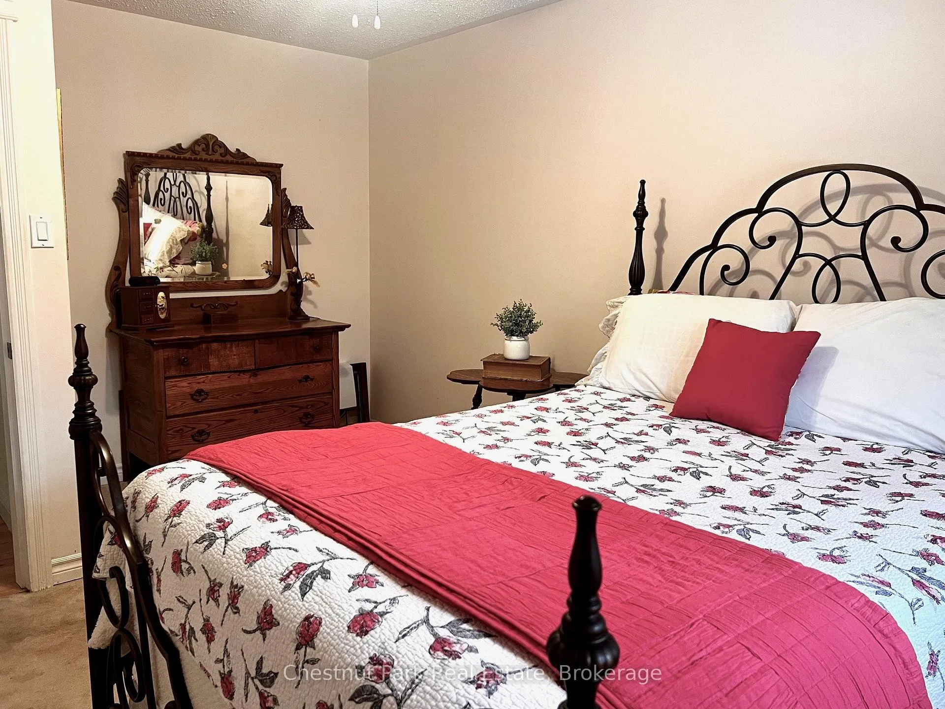 Photo 14 of 135 Christopher Avenue, Wasaga Beach — HOMEH