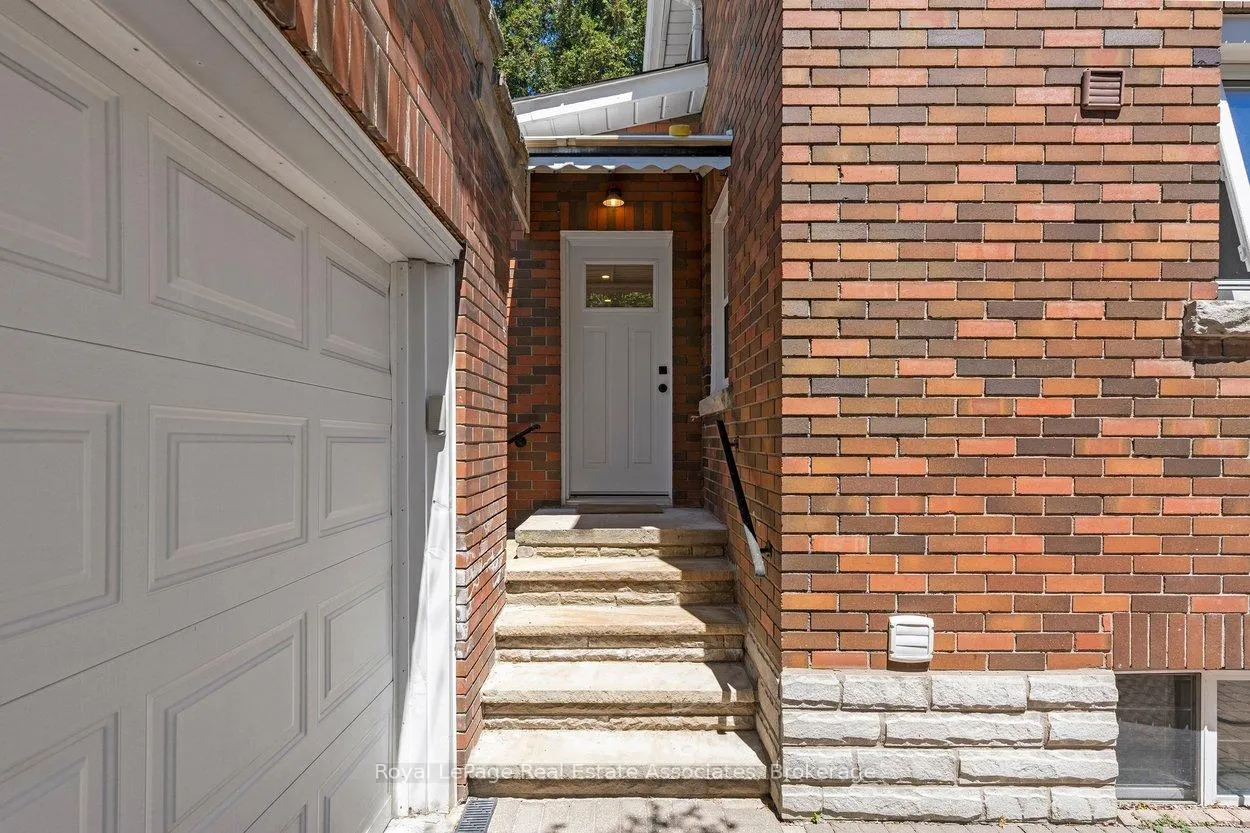Photo 34 of 2 Byng Avenue, Brampton, Downtown Brampton — HOMEH