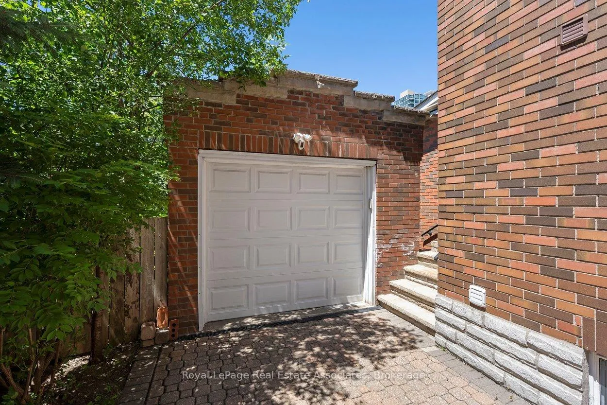 Photo 42 of 2 Byng Avenue, Brampton, Downtown Brampton — HOMEH