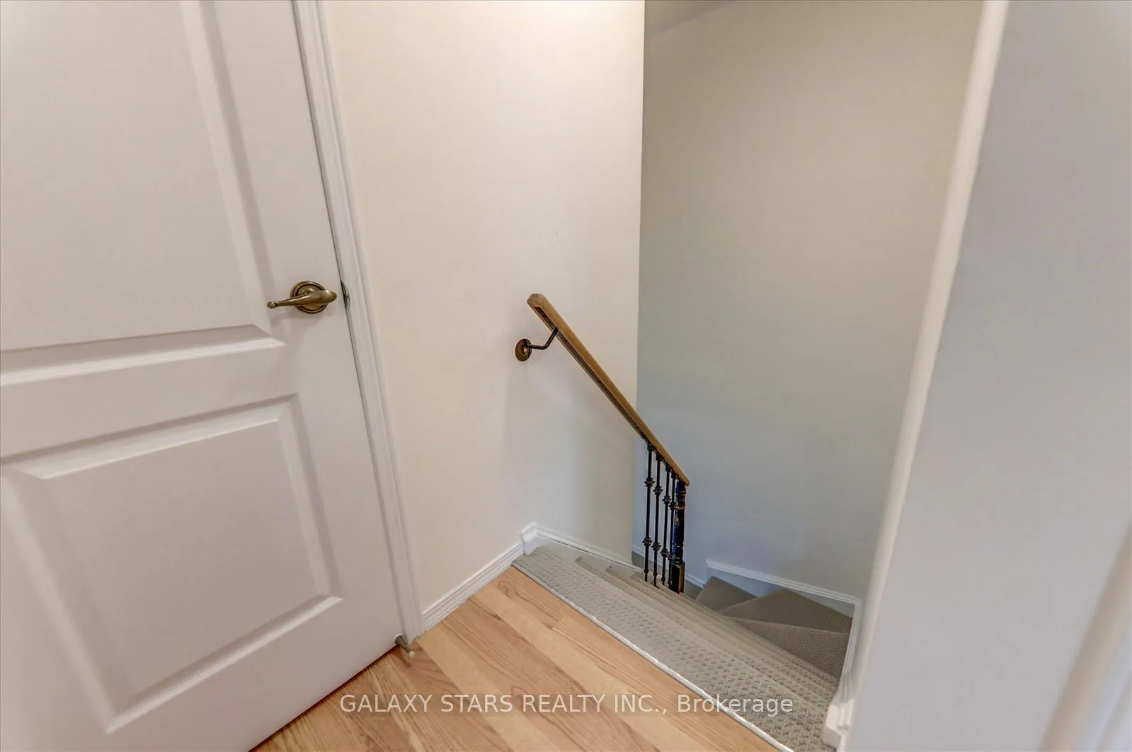 Photo 17 of 27 John Walter Crescent, Clarington, Courtice — HOMEH