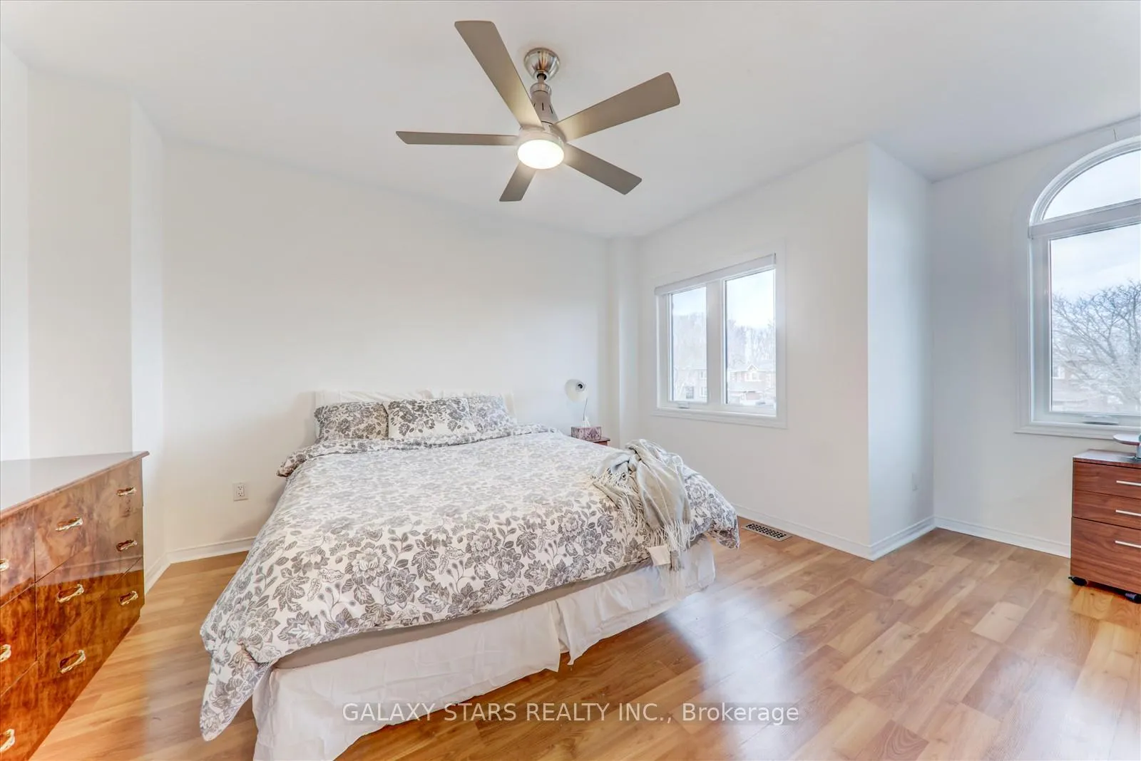 Photo 18 of 27 John Walter Crescent, Clarington, Courtice — HOMEH