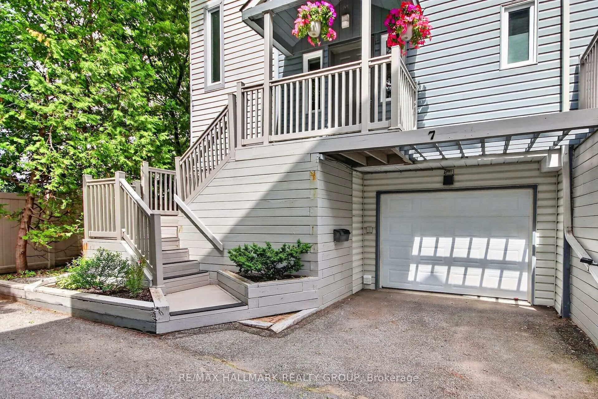 Photo 3 of Unit 7, 817 High Street E, Ottawa, Britannia Heights — HOMEH