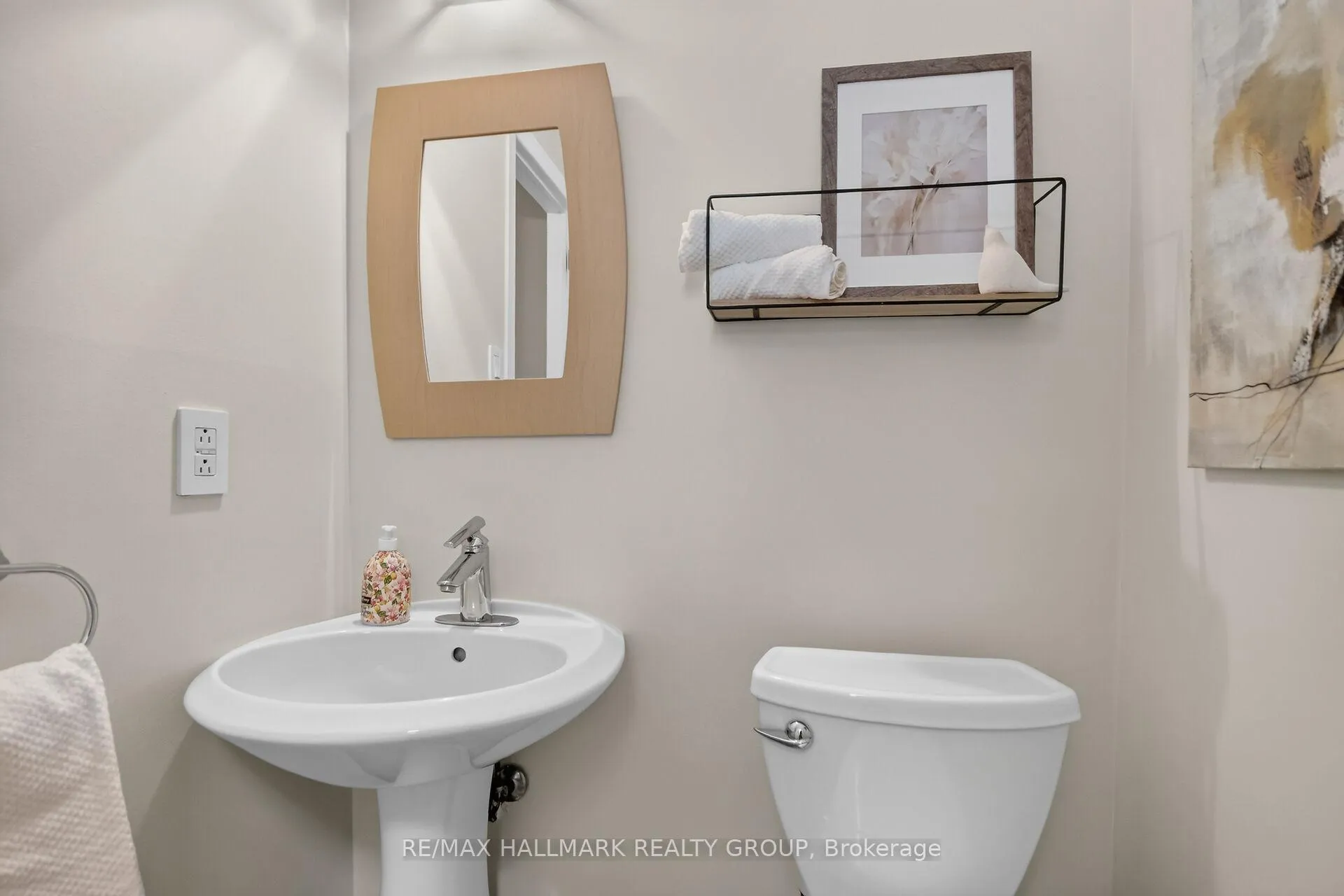 Photo 5 of Unit 7, 817 High Street E, Ottawa, Britannia Heights — HOMEH