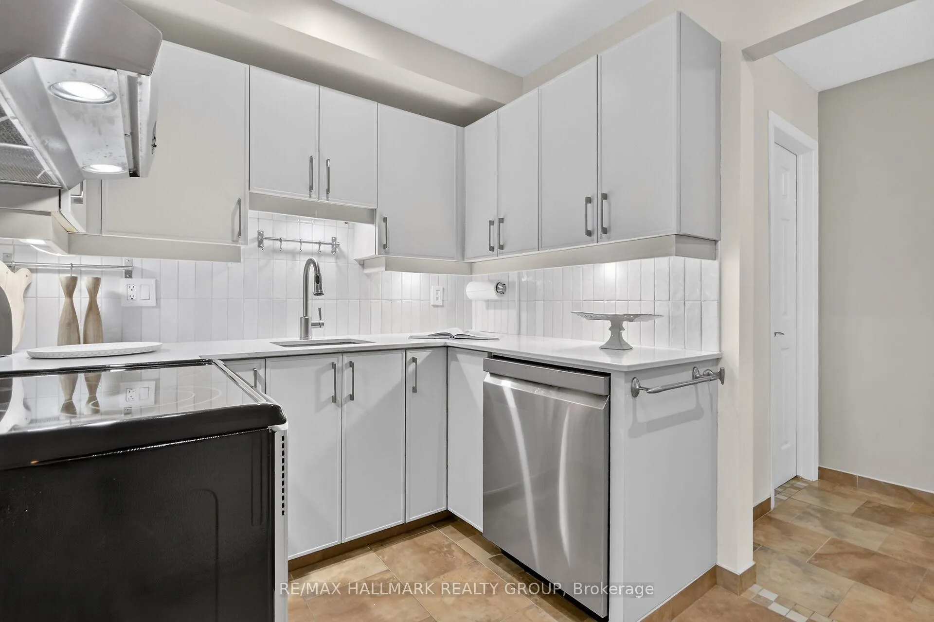 Photo 24 of Unit 7, 817 High Street E, Ottawa, Britannia Heights — HOMEH