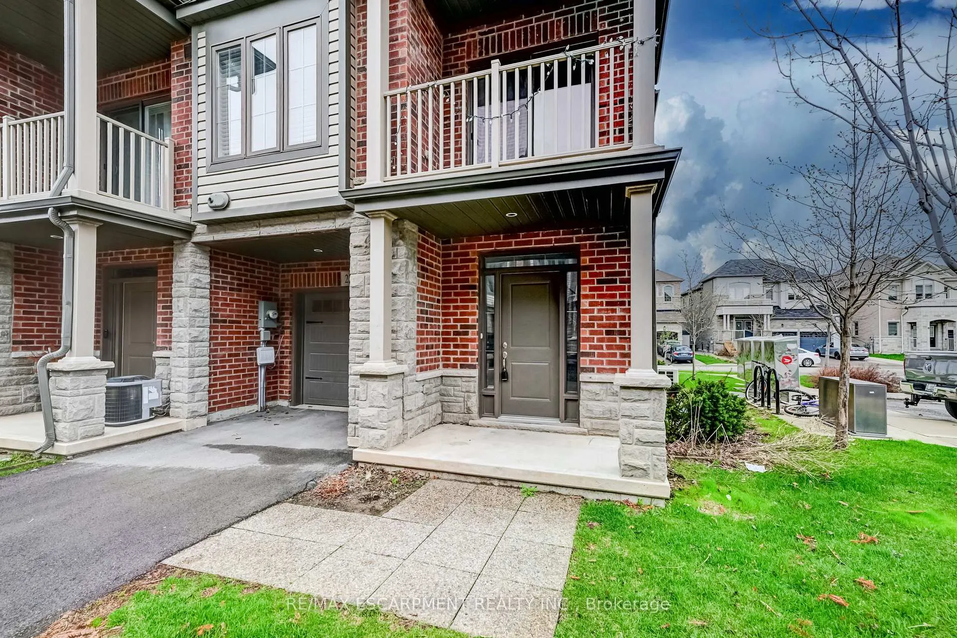 Photo 3 of 23 Ridgeside Lane, Hamilton, Waterdown — HOMEH