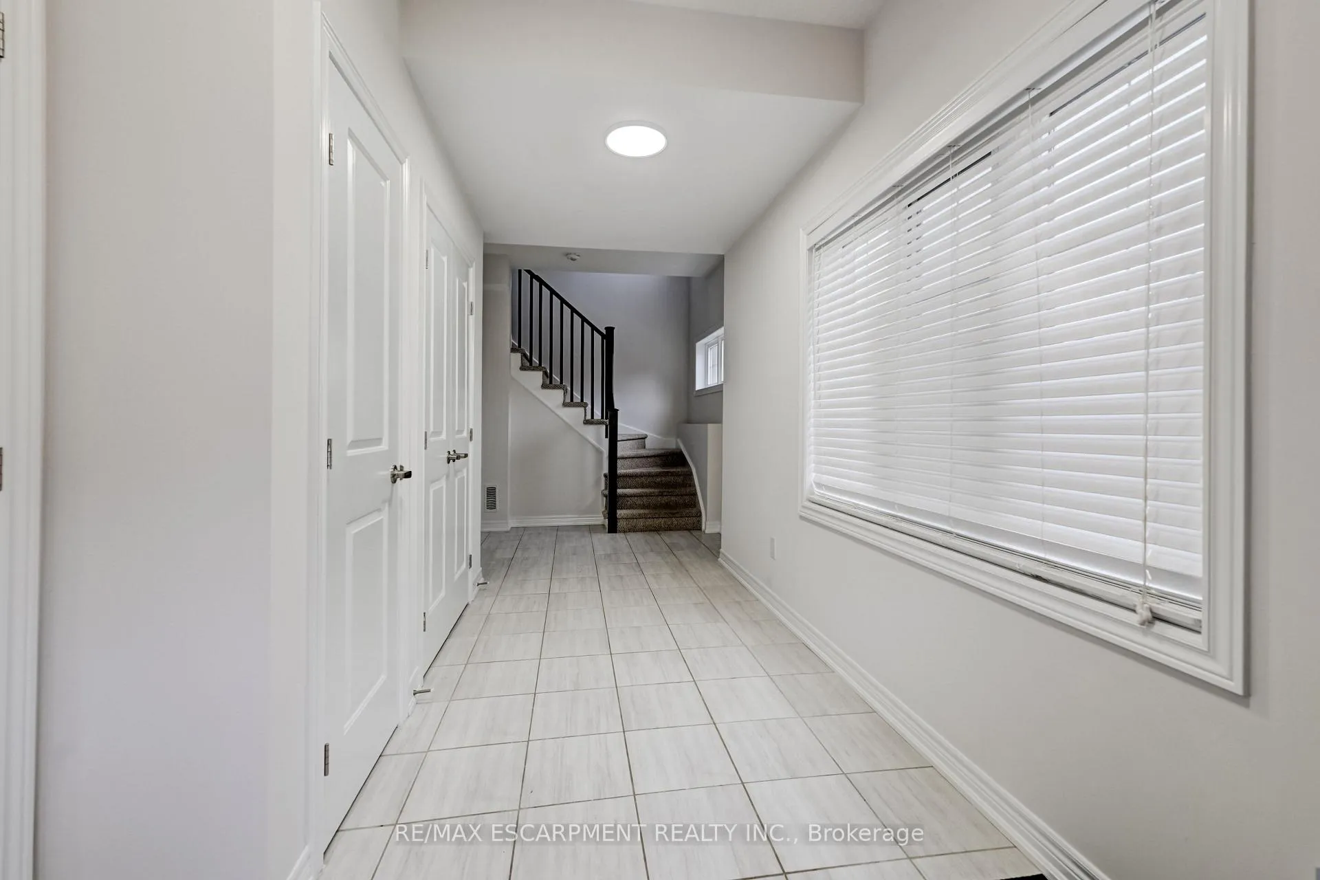 Photo 4 of 23 Ridgeside Lane, Hamilton, Waterdown — HOMEH