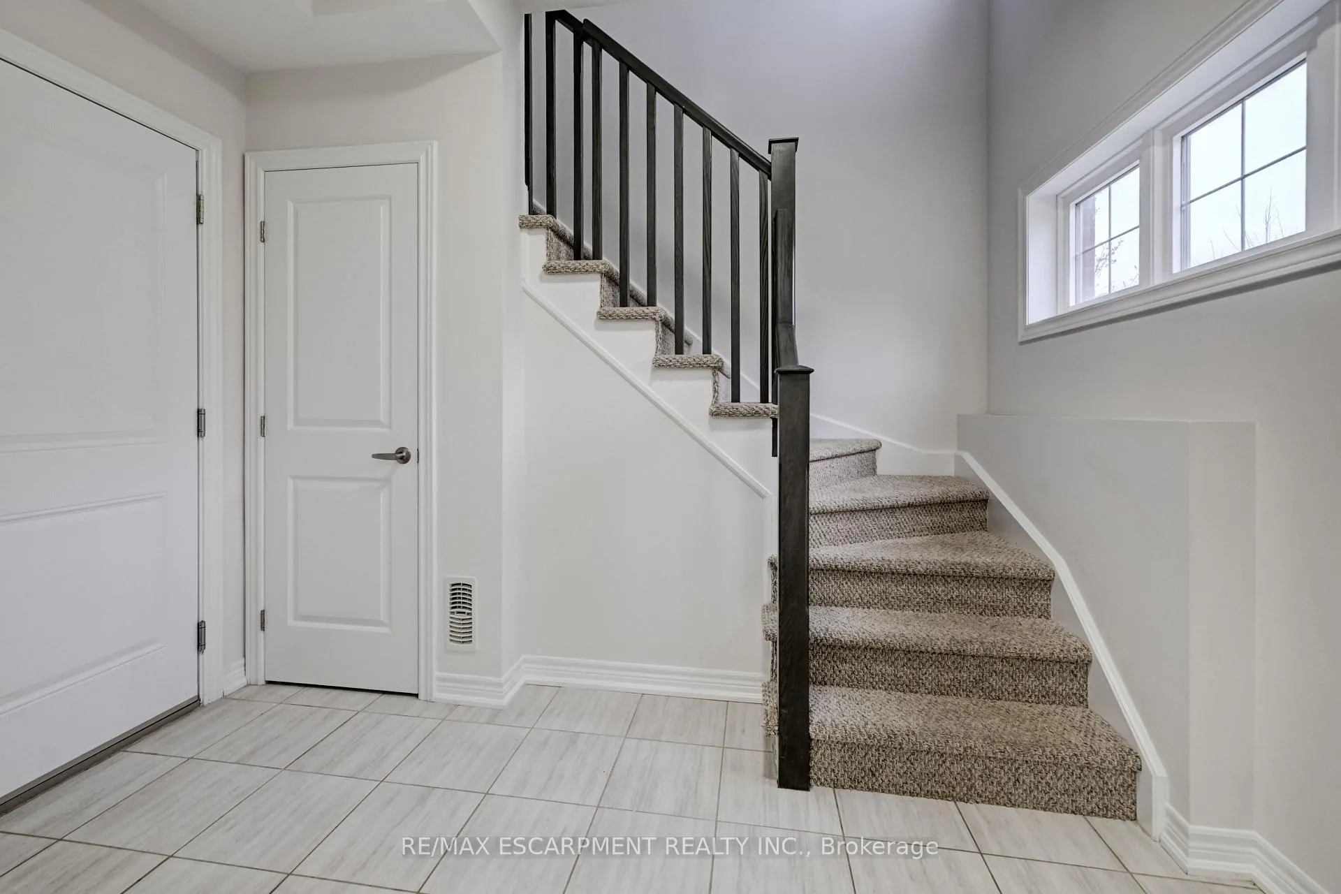 Photo 6 of 23 Ridgeside Lane, Hamilton, Waterdown — HOMEH