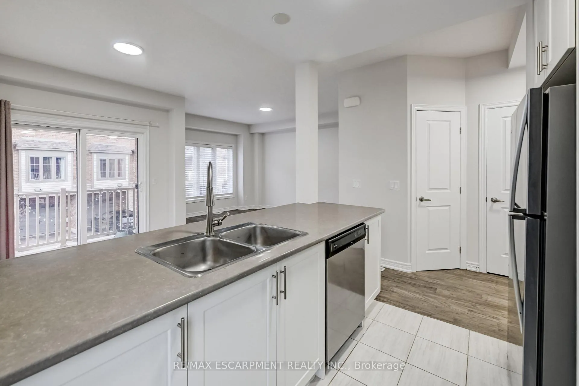 Photo 10 of 23 Ridgeside Lane, Hamilton, Waterdown — HOMEH